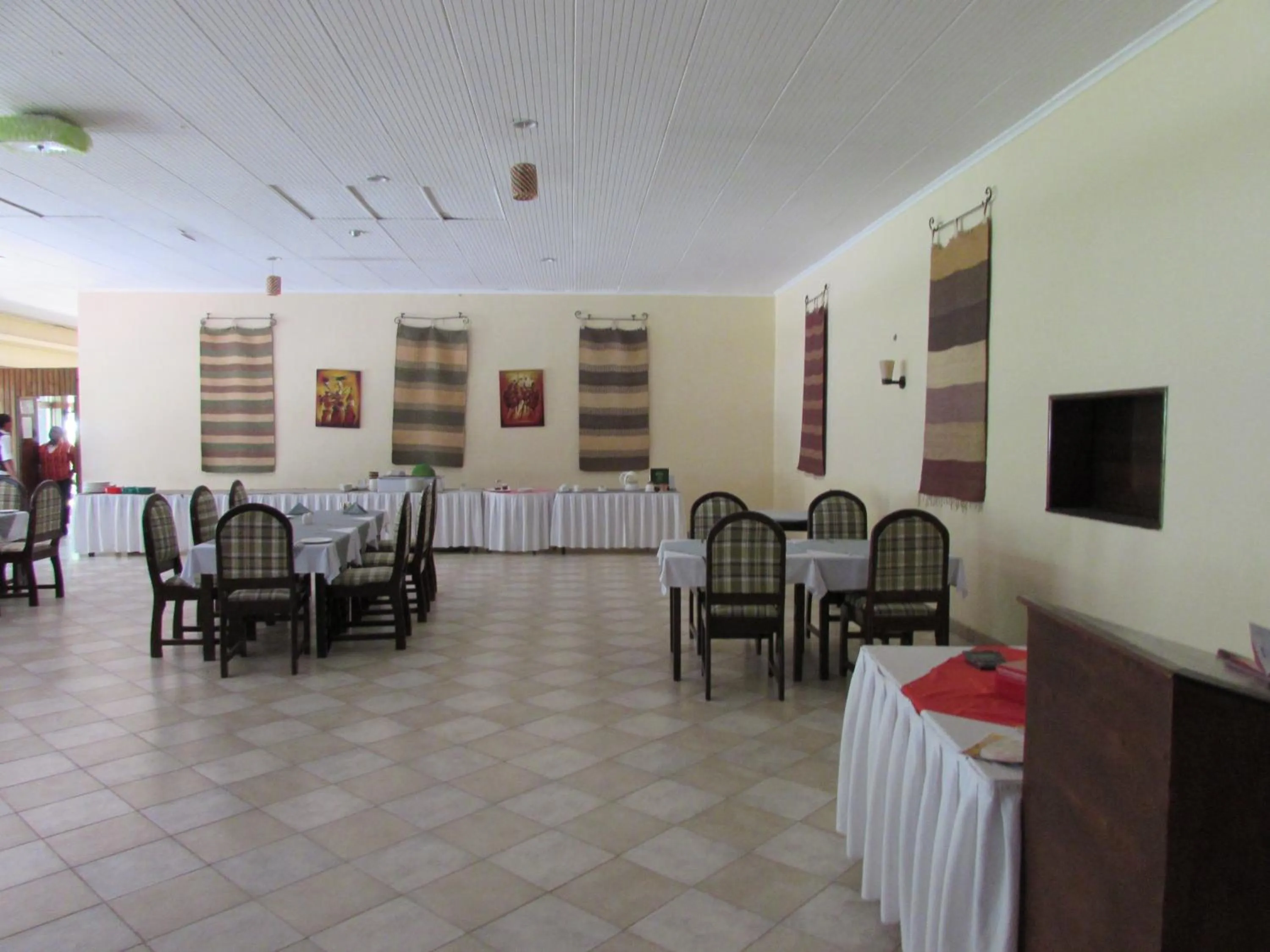 Restaurant/places to eat in Equator Hotel