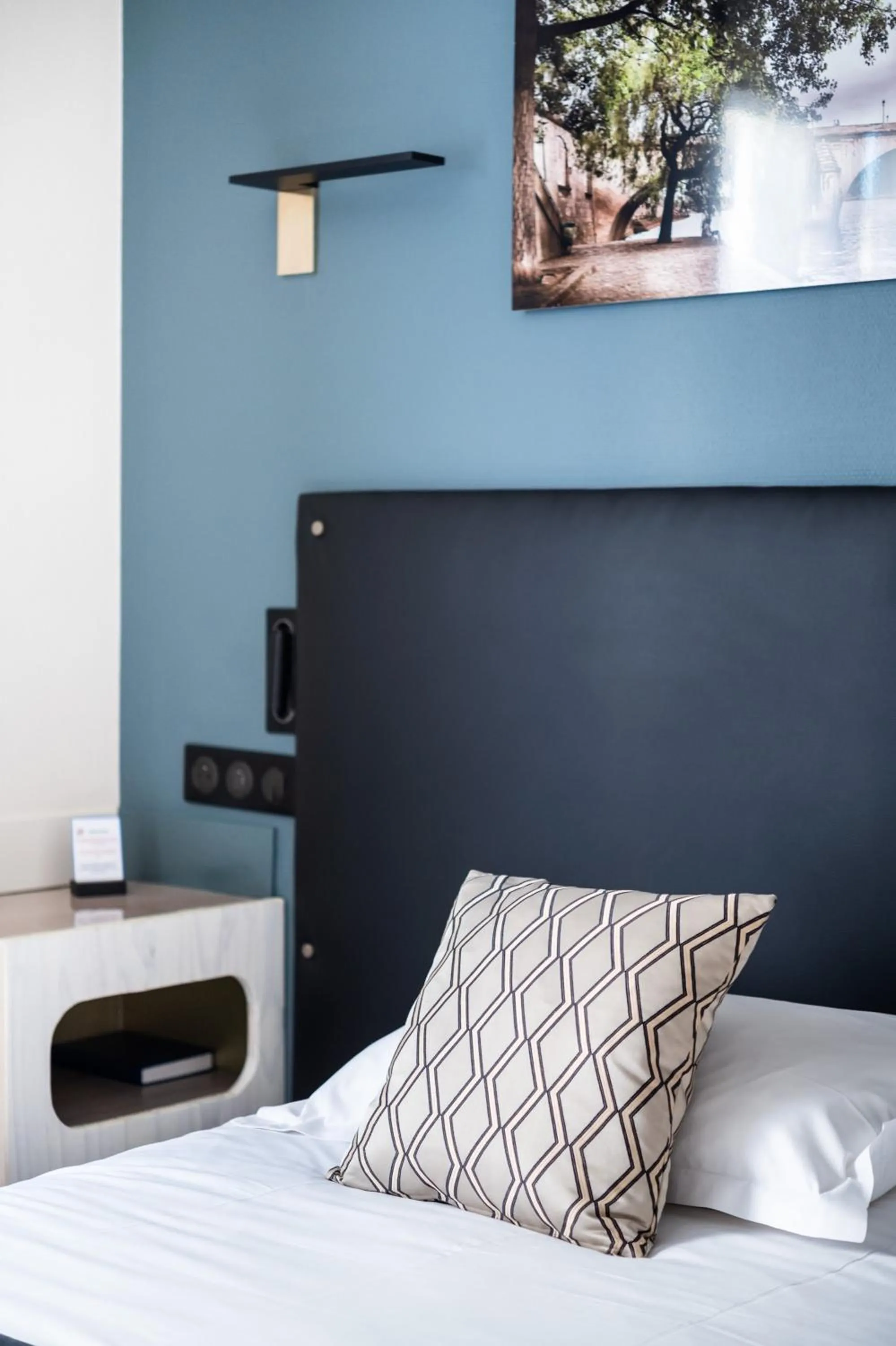 Bed in hotel Louvre Sainte Anne