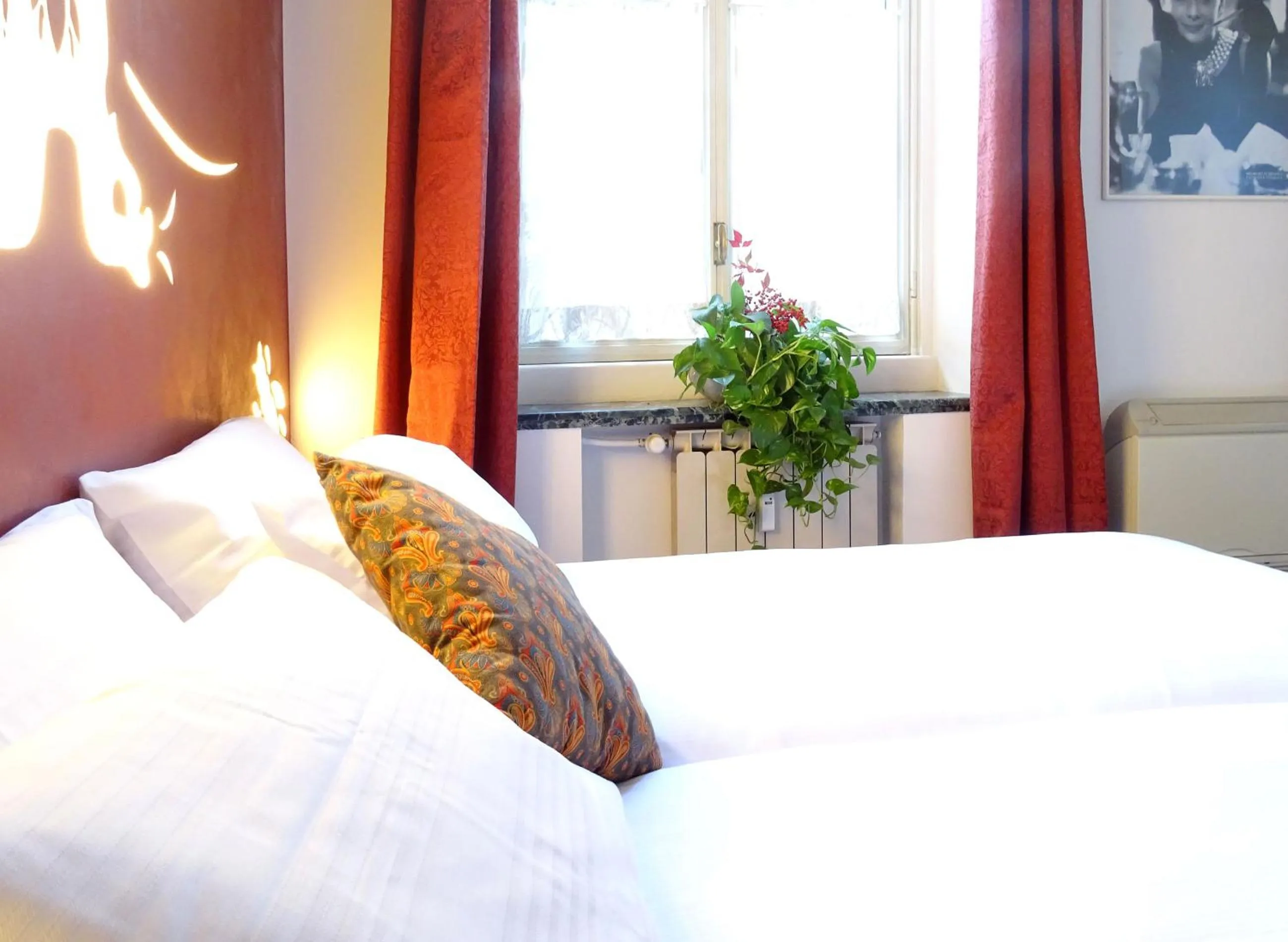 Photo of the whole room, Bed in A Star Inn