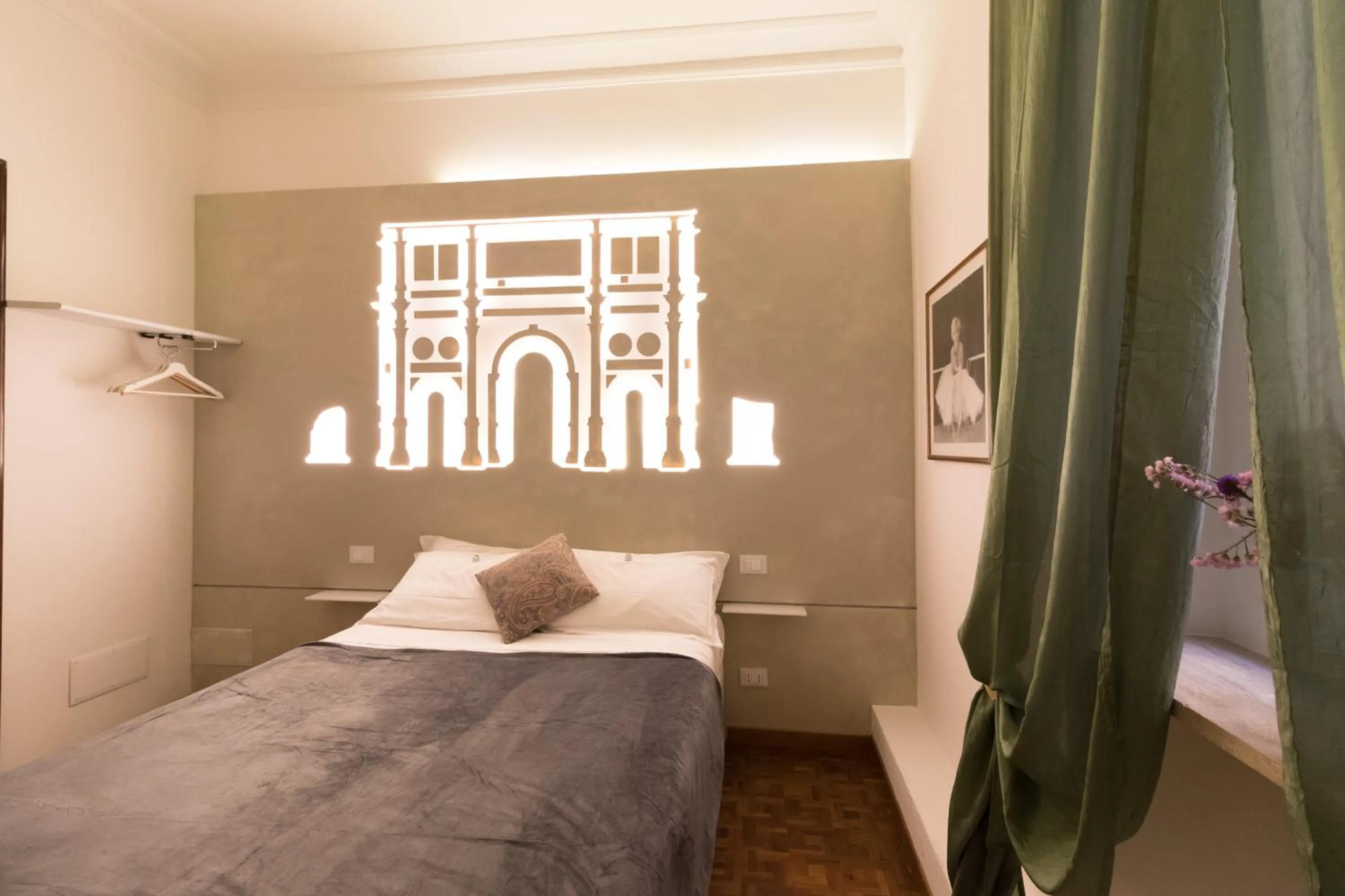 Photo of the whole room, Bed in A Star Inn