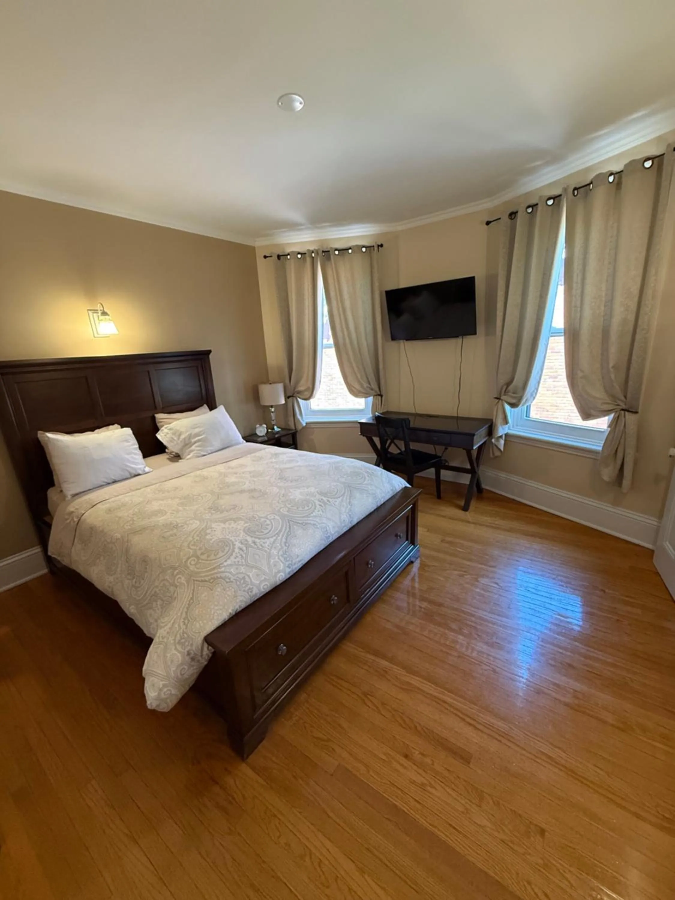 Bed in The Century House Bed and Breakfast Ottawa