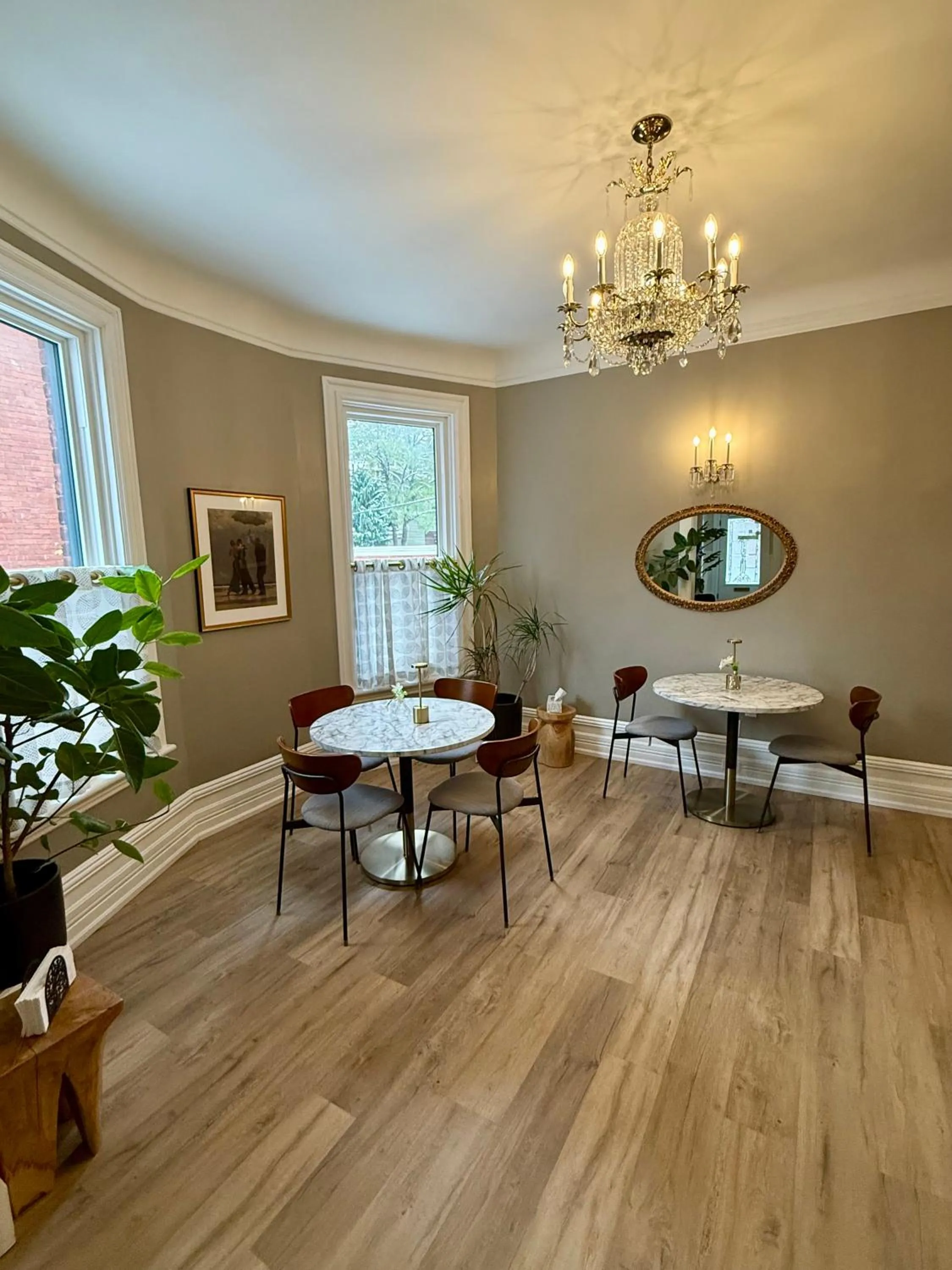 Seating area in The Century House Bed and Breakfast Ottawa