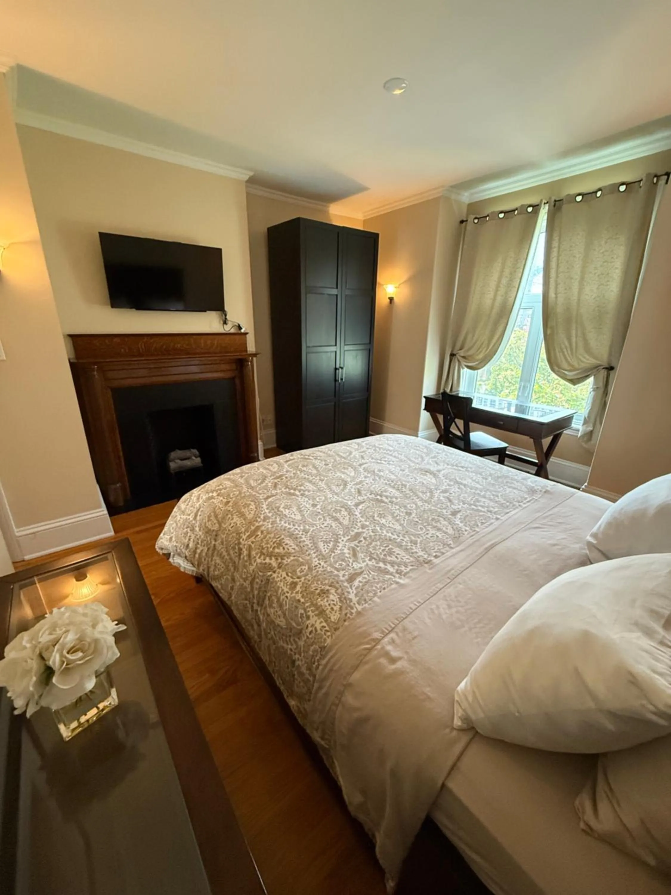 Bed in The Century House Bed and Breakfast Ottawa