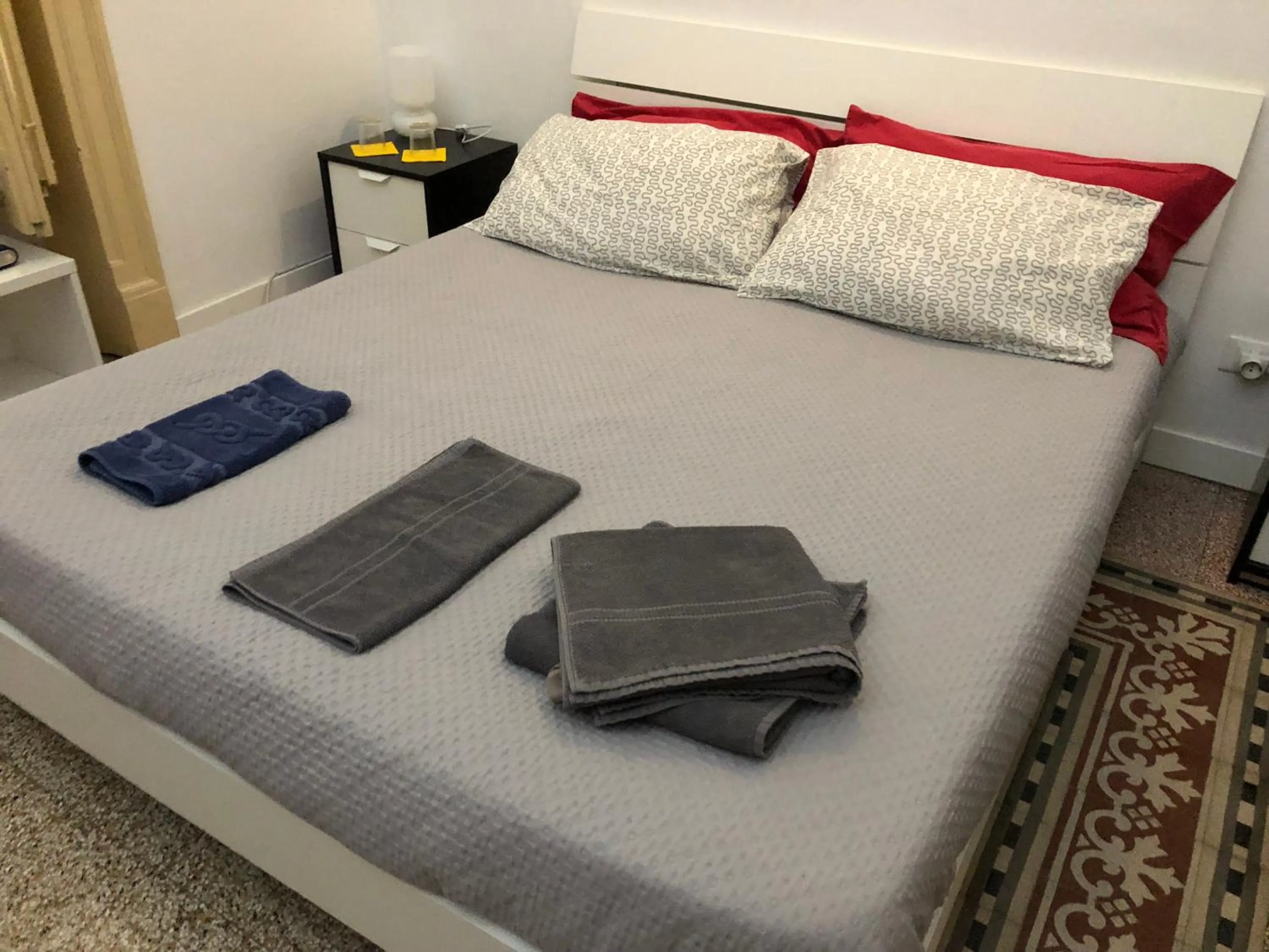 Photo of the whole room, Bed in B&B Giulio Cesare 24