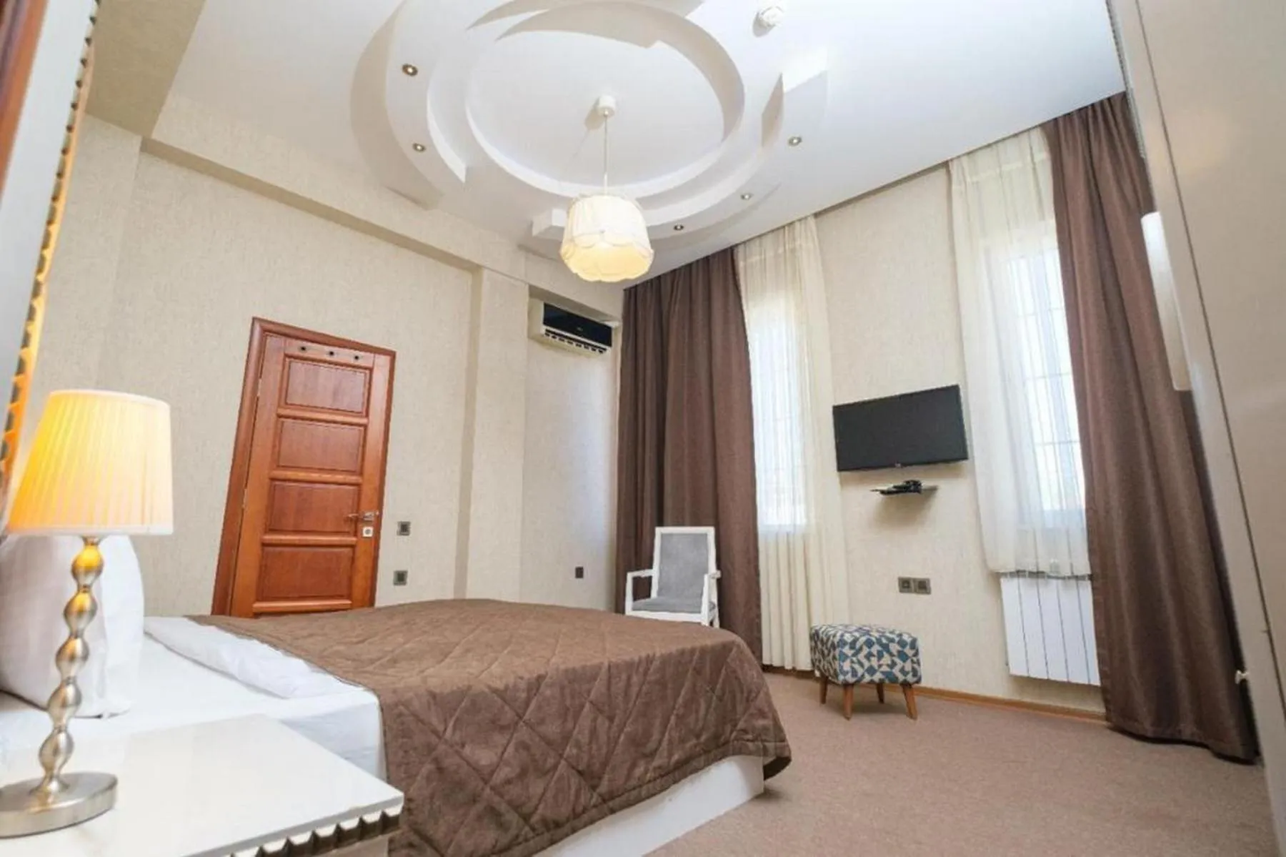 Bed in Maestro Hotel