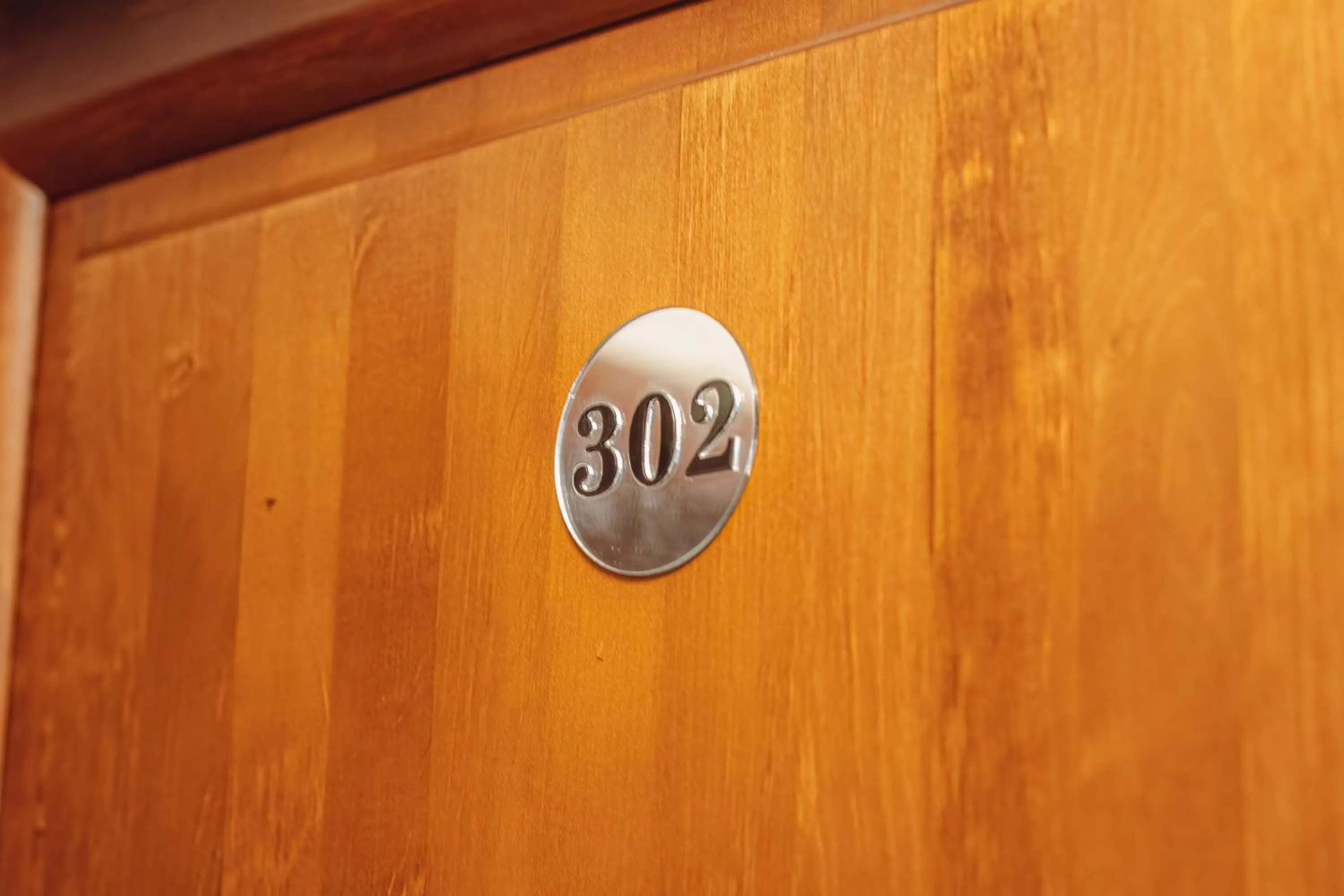 Logo/Certificate/Sign in Maestro Hotel