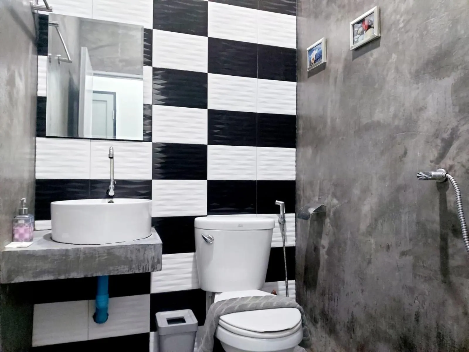 Shower in Baan Minnie