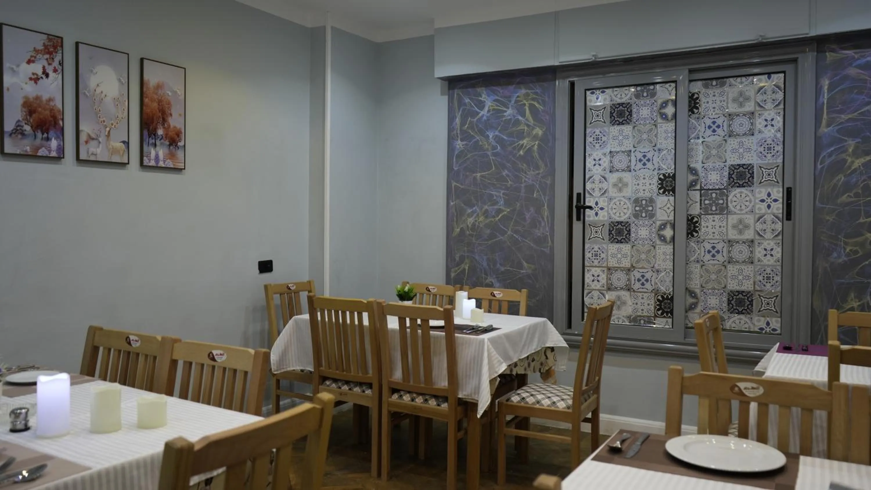 Restaurant/places to eat in Good Season Hotel