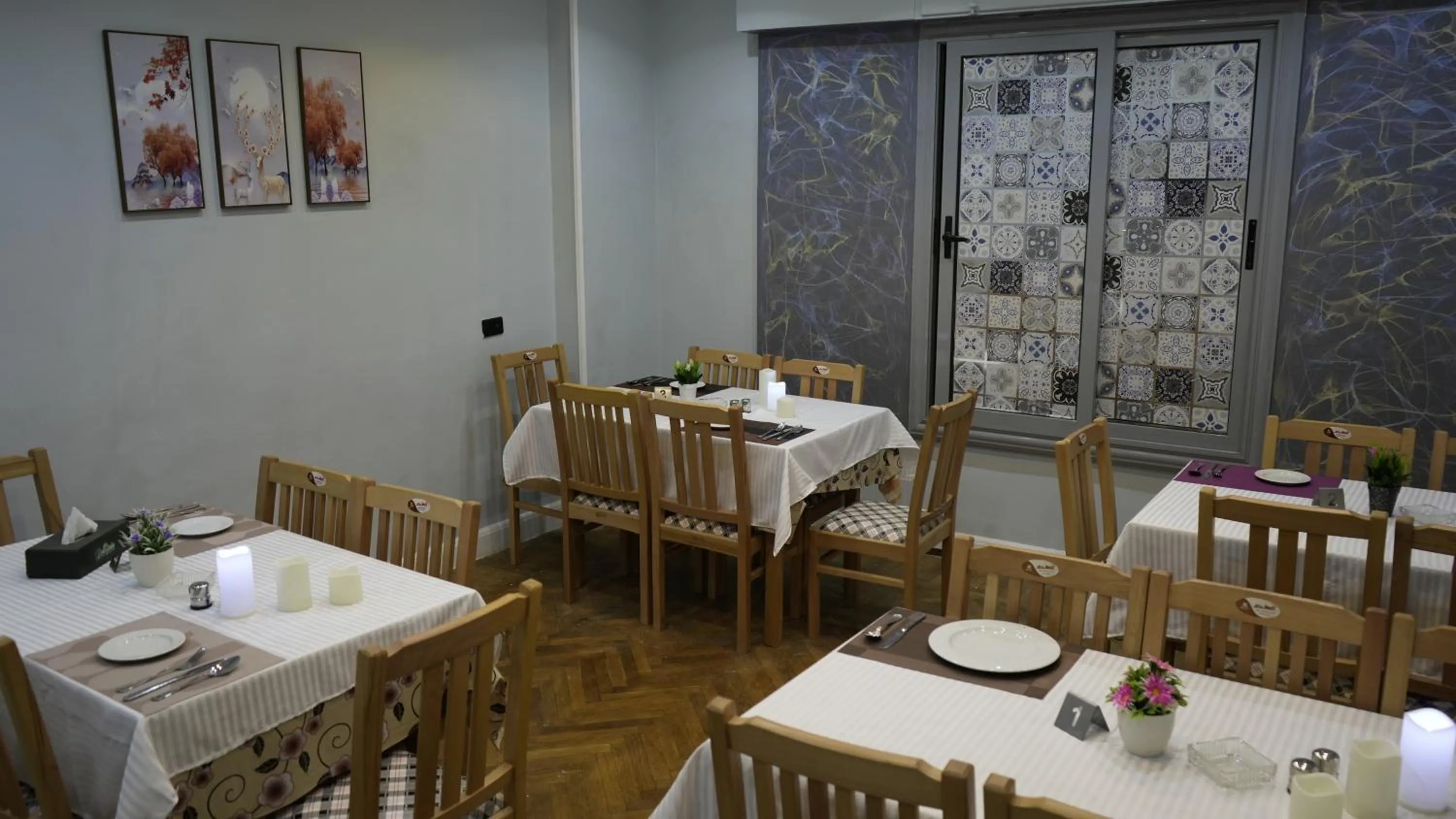 Restaurant/places to eat in Good Season Hotel