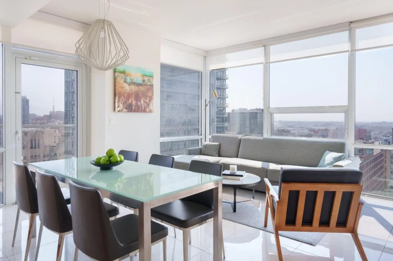 Living room in Level Los Angeles - Downtown South Olive