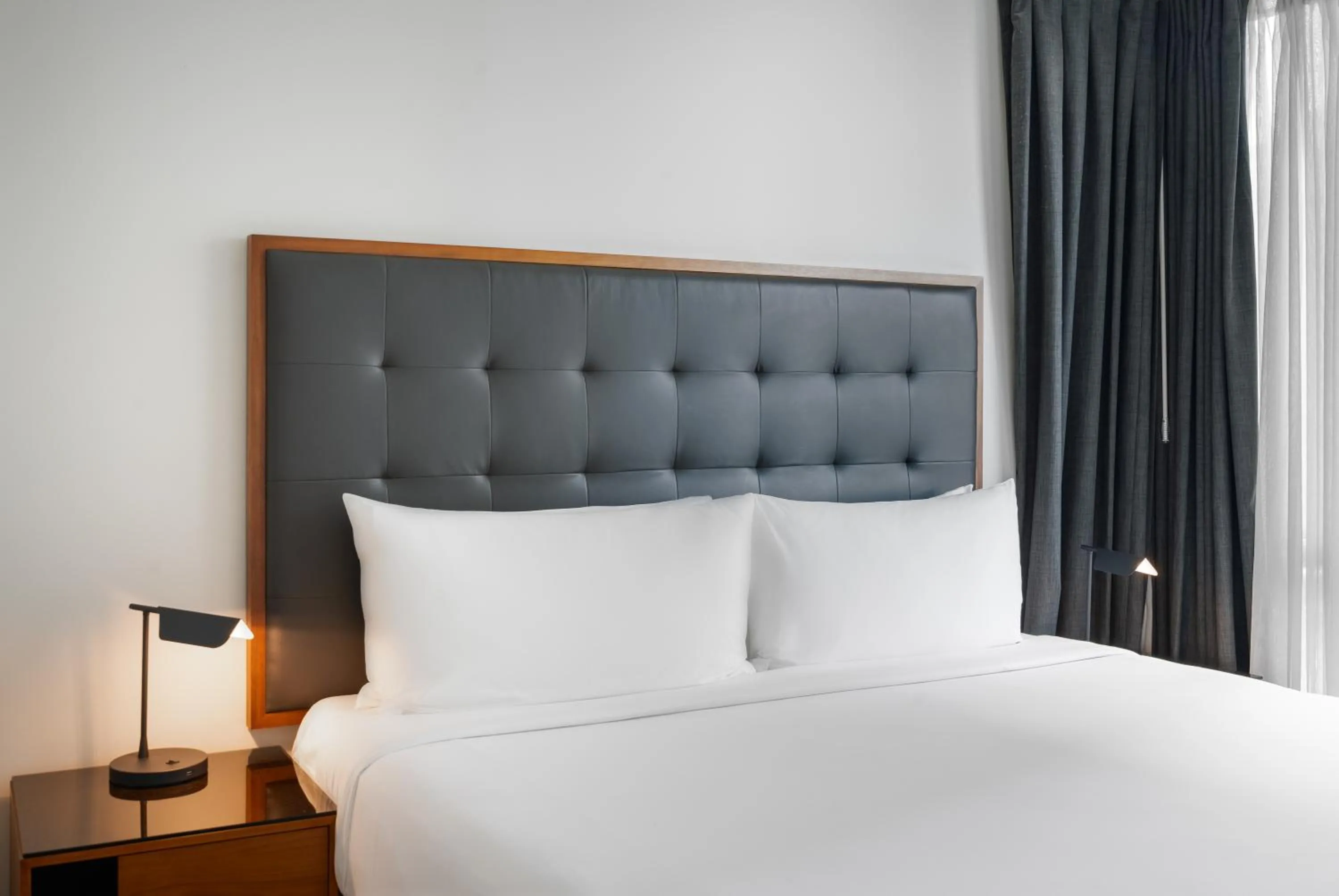 Bed in Level Los Angeles - Downtown South Olive