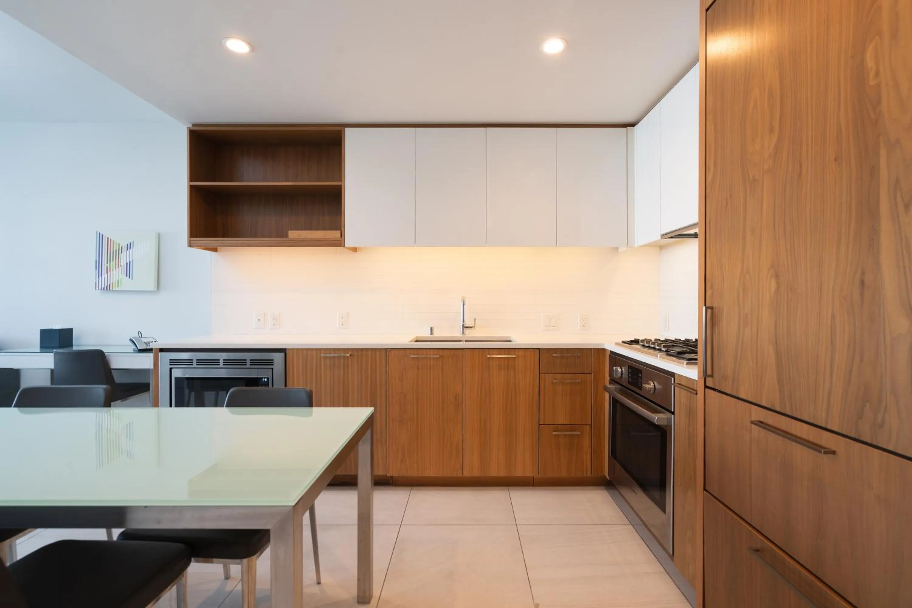 Kitchen or kitchenette in Level Los Angeles - Downtown South Olive