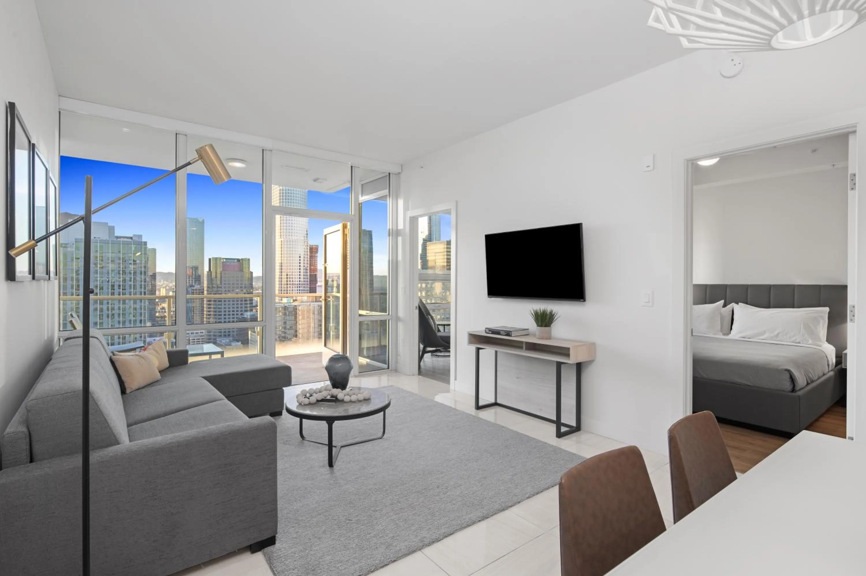 Bed in Level Los Angeles - Downtown South Olive