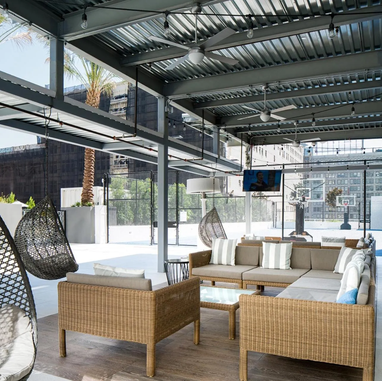 Patio in Level Los Angeles - Downtown South Olive