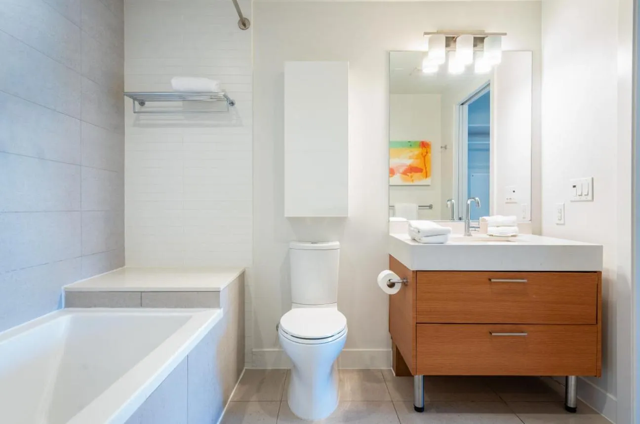 Bathroom in Level Los Angeles - Downtown South Olive