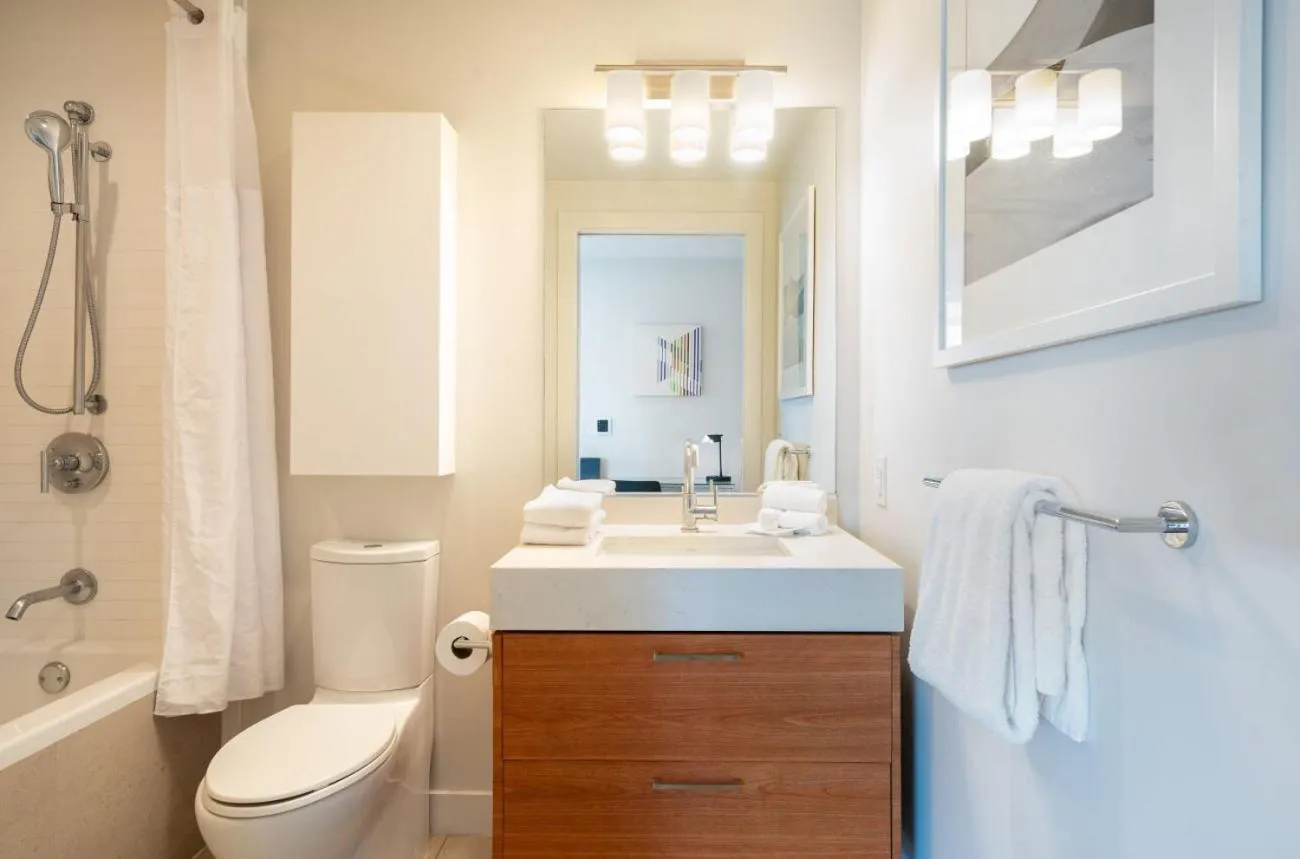 Bathroom in Level Los Angeles - Downtown South Olive