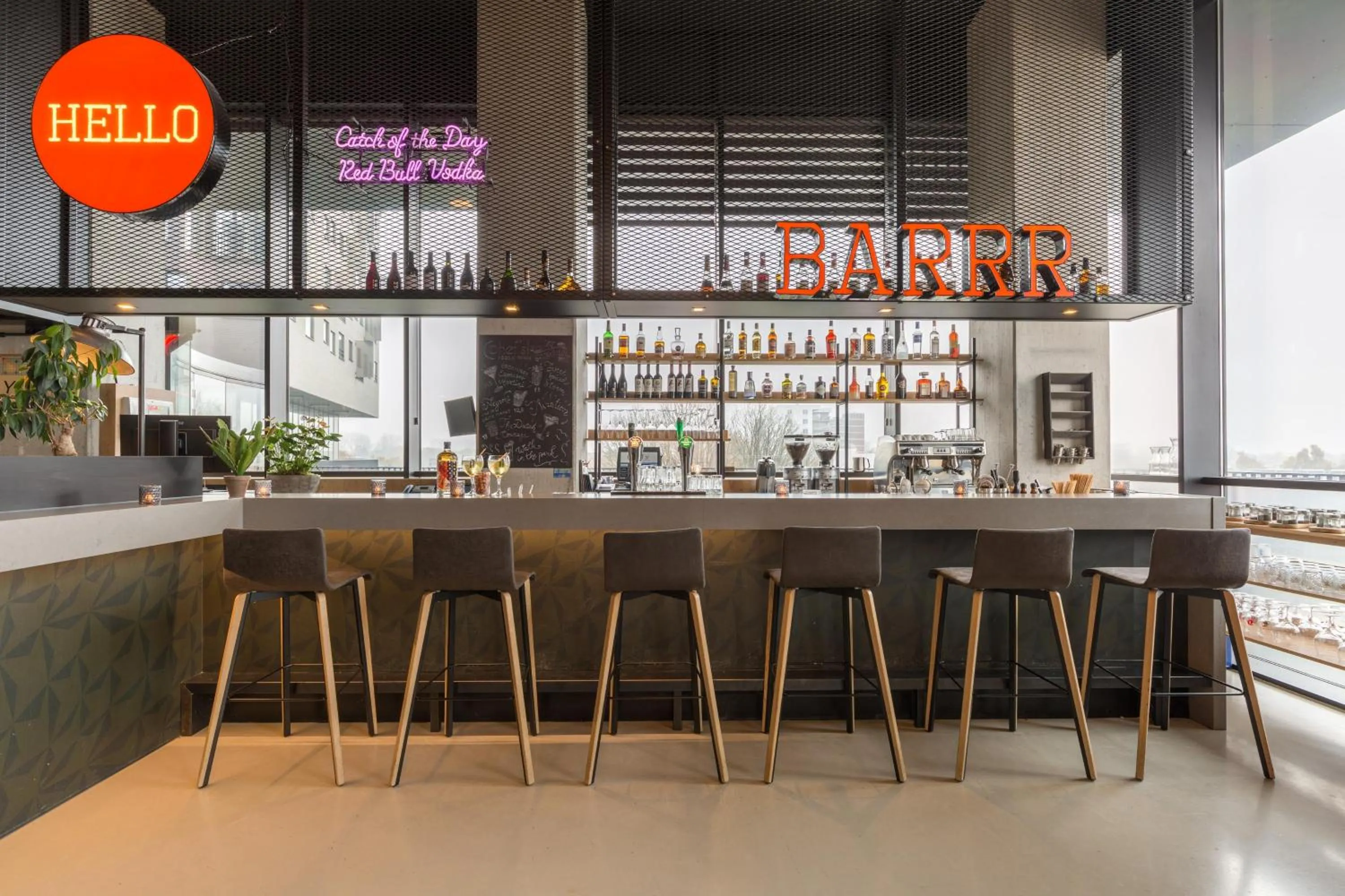 Lounge or bar in Leonardo Hotel Groningen Stadspark