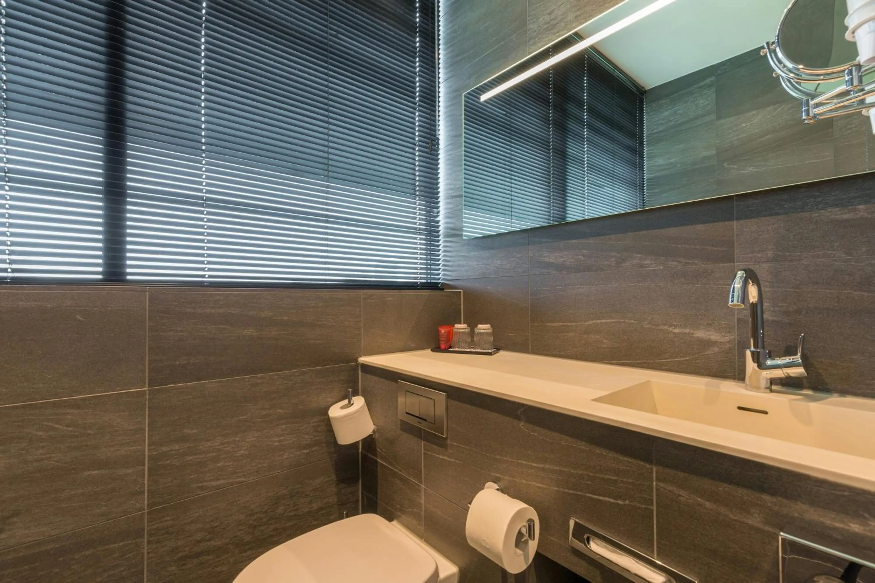 Bathroom in Leonardo Hotel Groningen Stadspark