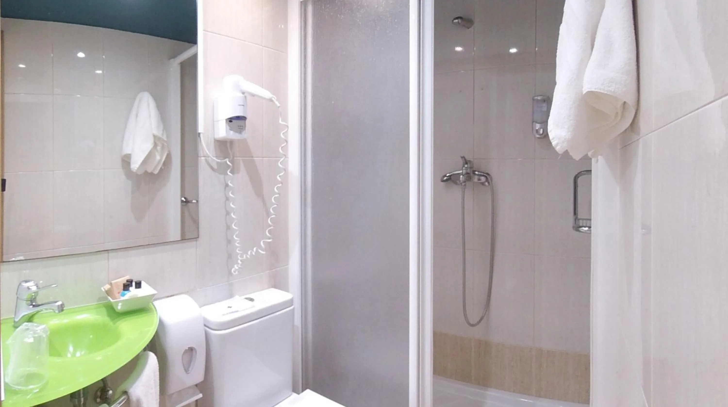 Shower in Nest Style Santiago