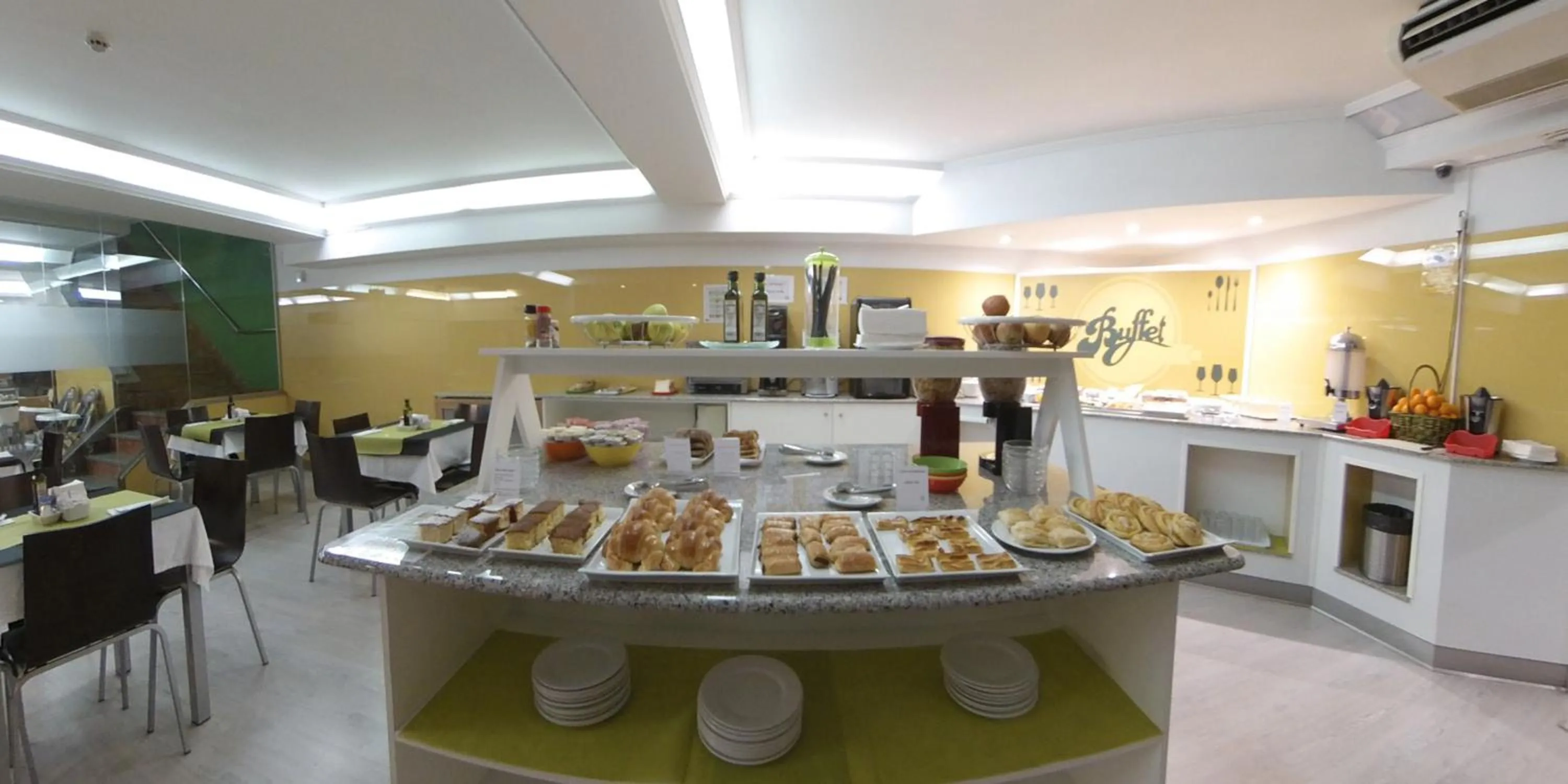 Food and drinks in Nest Style Santiago