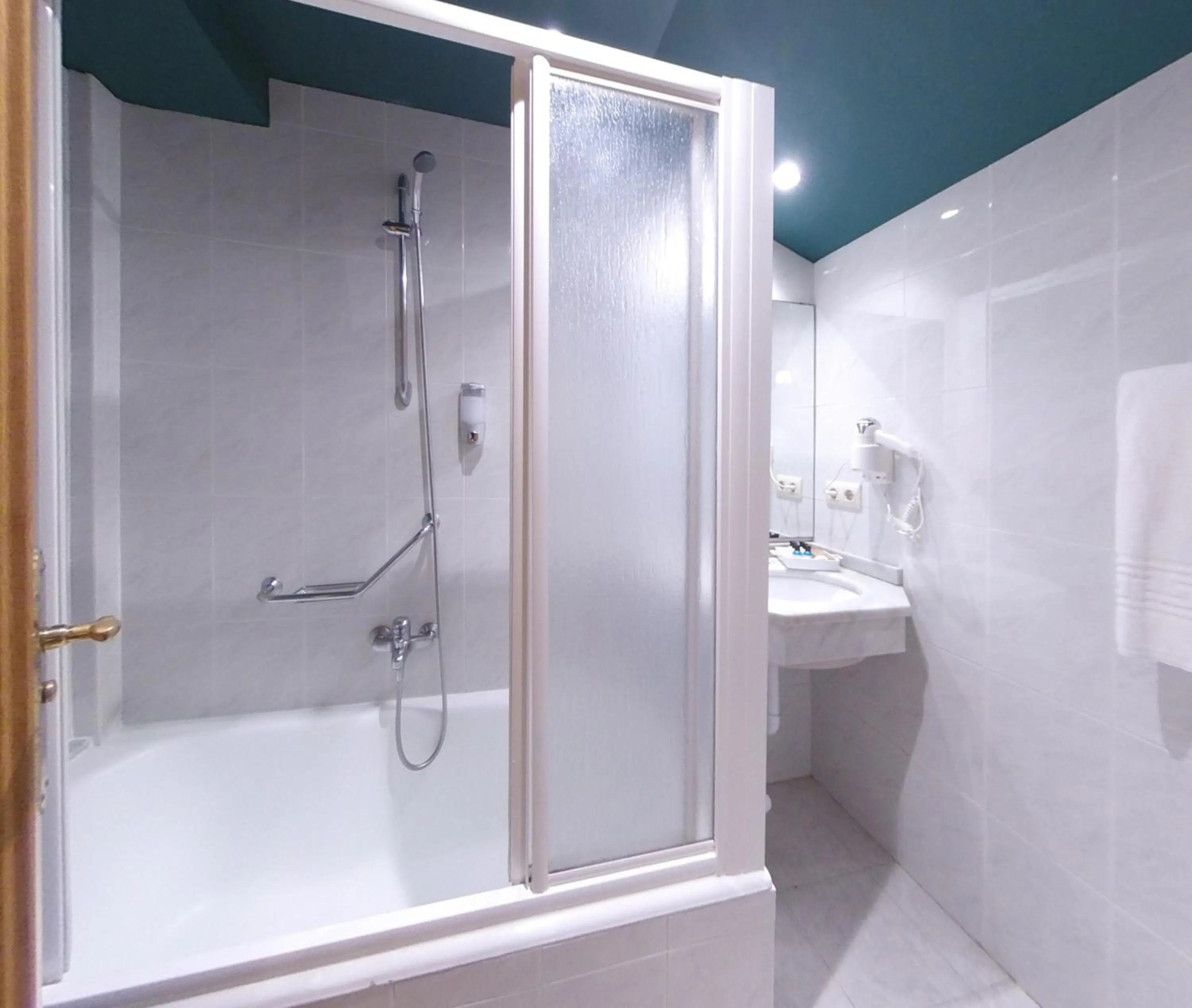 Shower in Nest Style Santiago