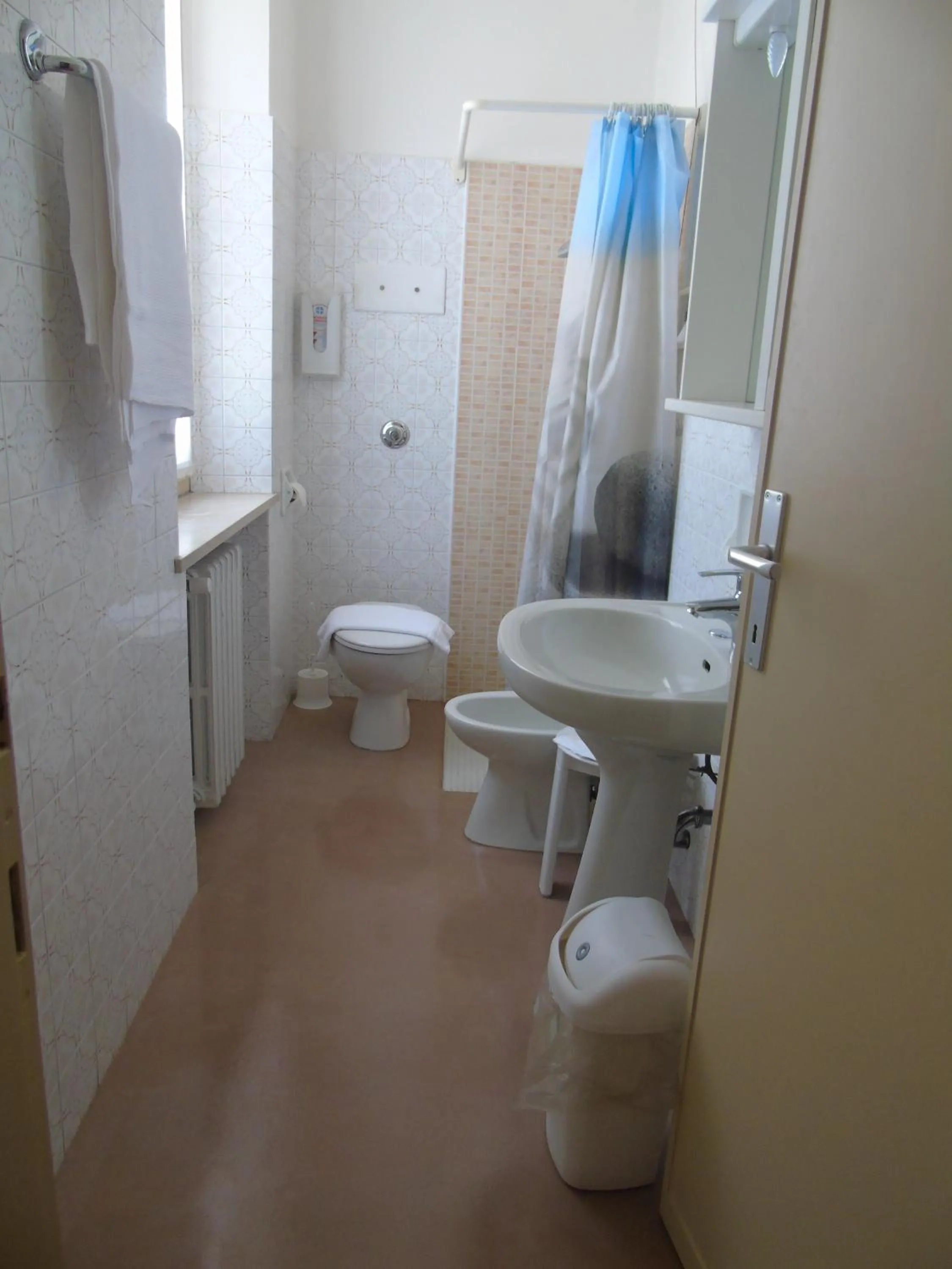 Shower in Albergo Grifone 1891