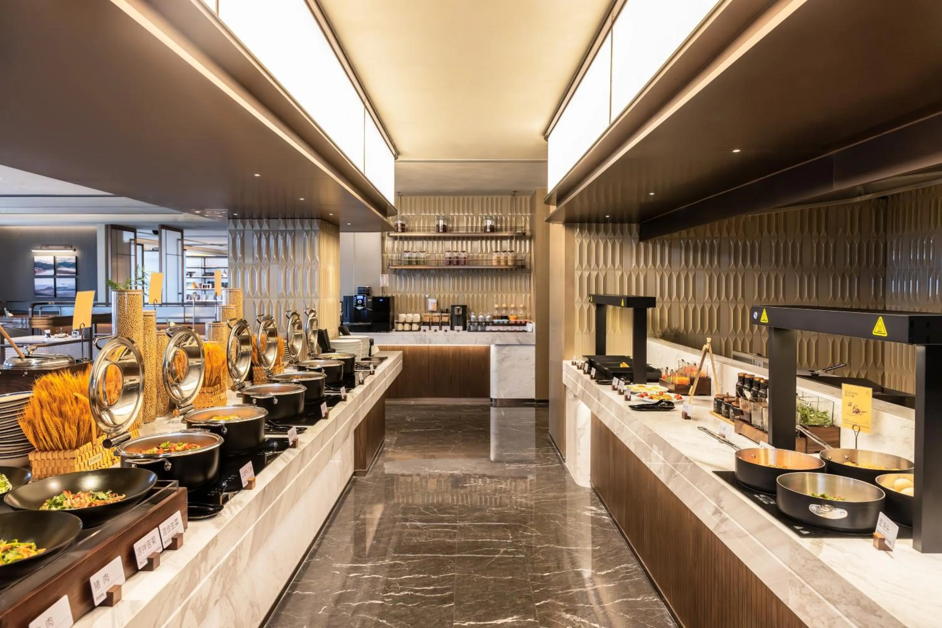 Restaurant/places to eat in Atour Hotel Wuhan Yellow Crane Tower Shouyi Plaza