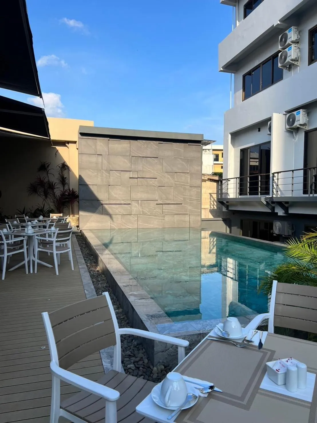 Restaurant/places to eat in Karon Boutique