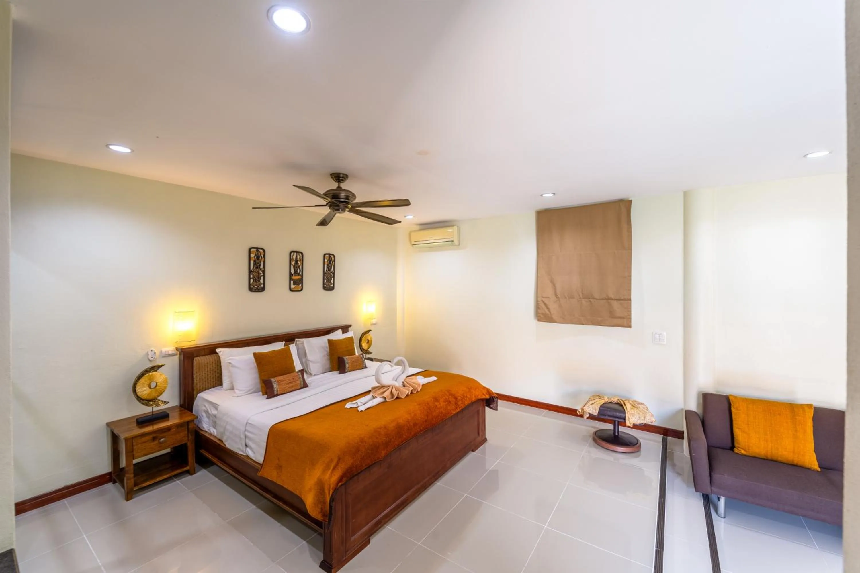 Bed in Siam Court Hotel and Resort