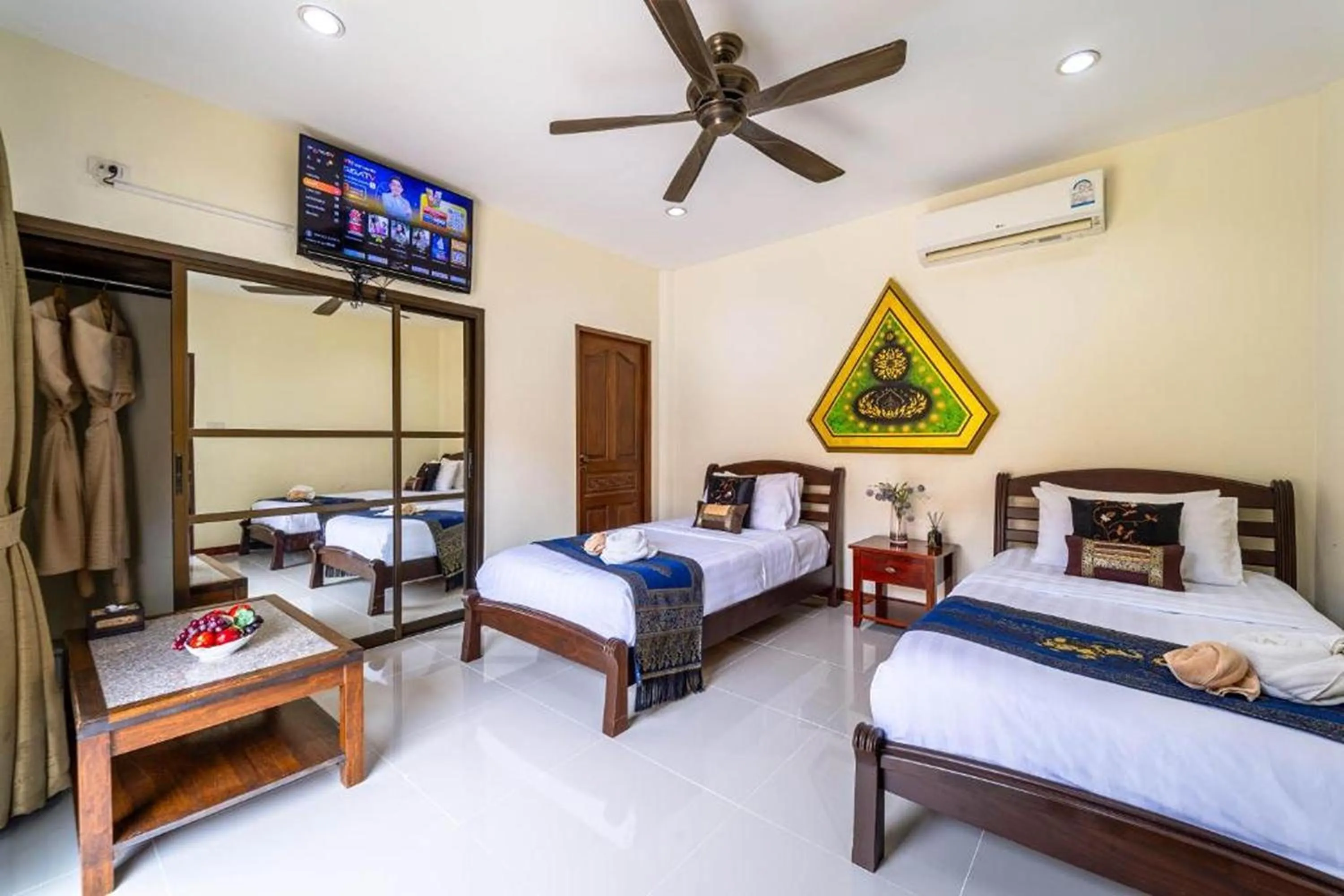 Bedroom, Bed in Siam Court Hotel and Resort