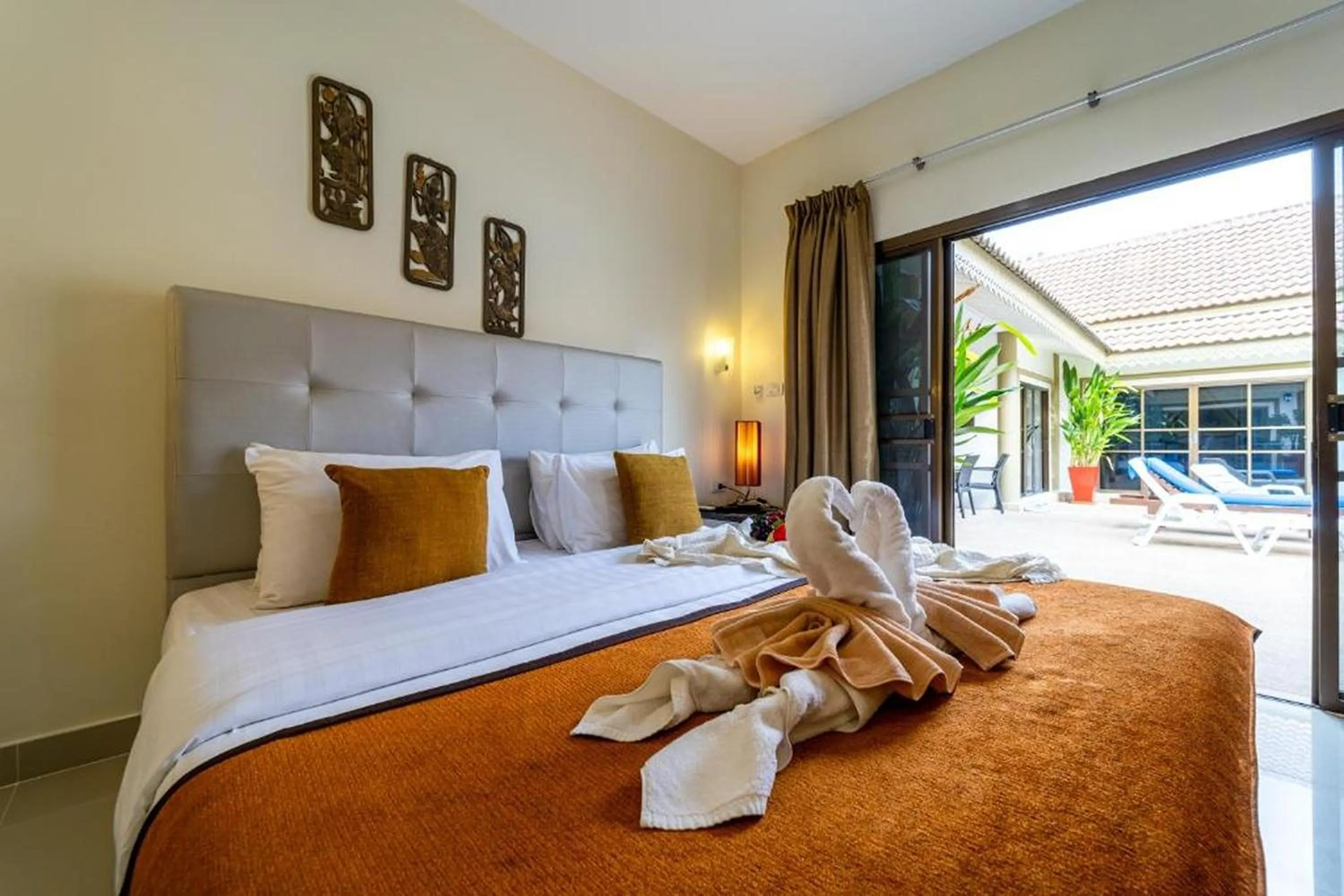 Bedroom, Bed in Siam Court Hotel and Resort