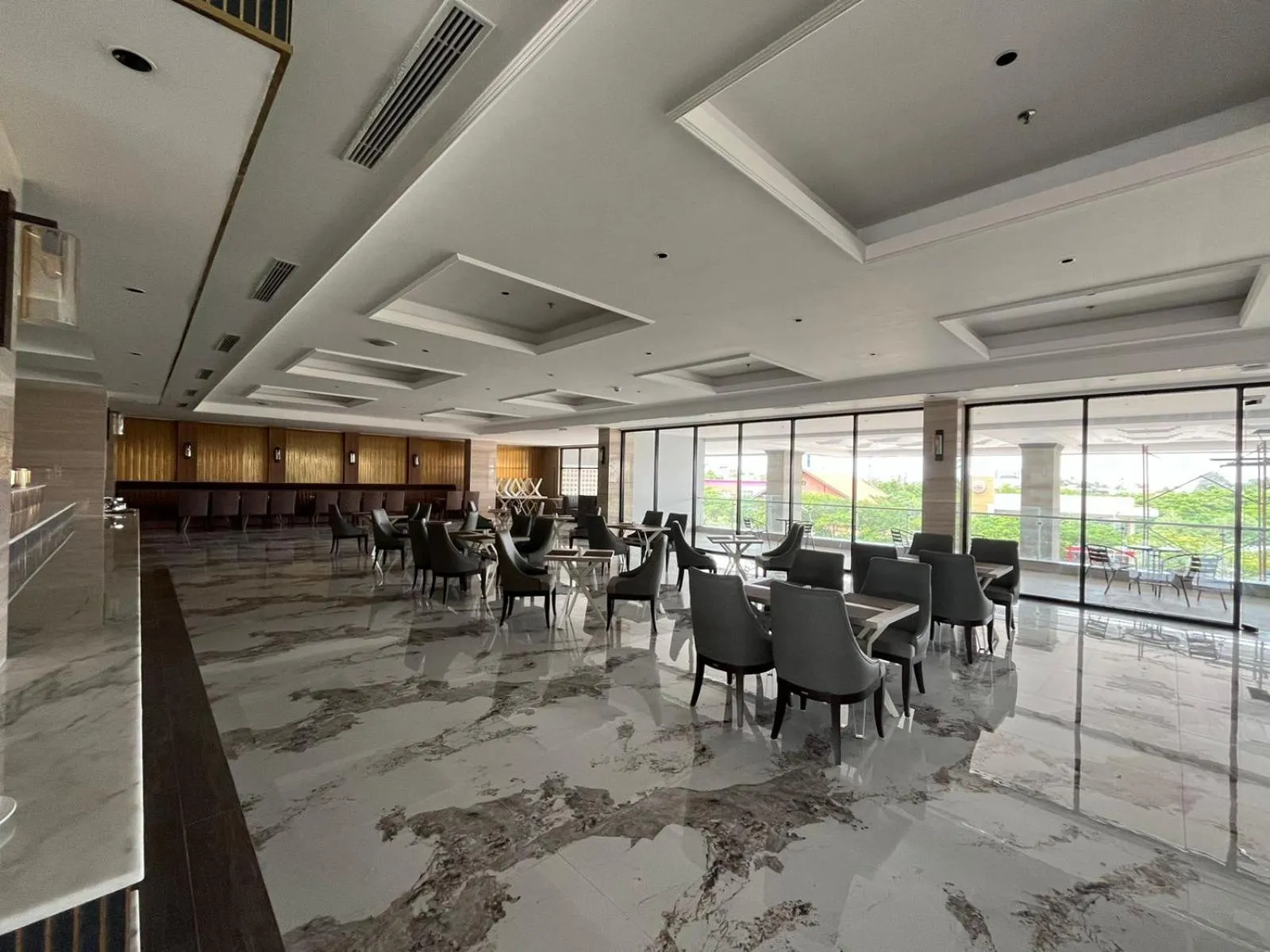 Restaurant/places to eat in Grand Travello Hotel Bekasi