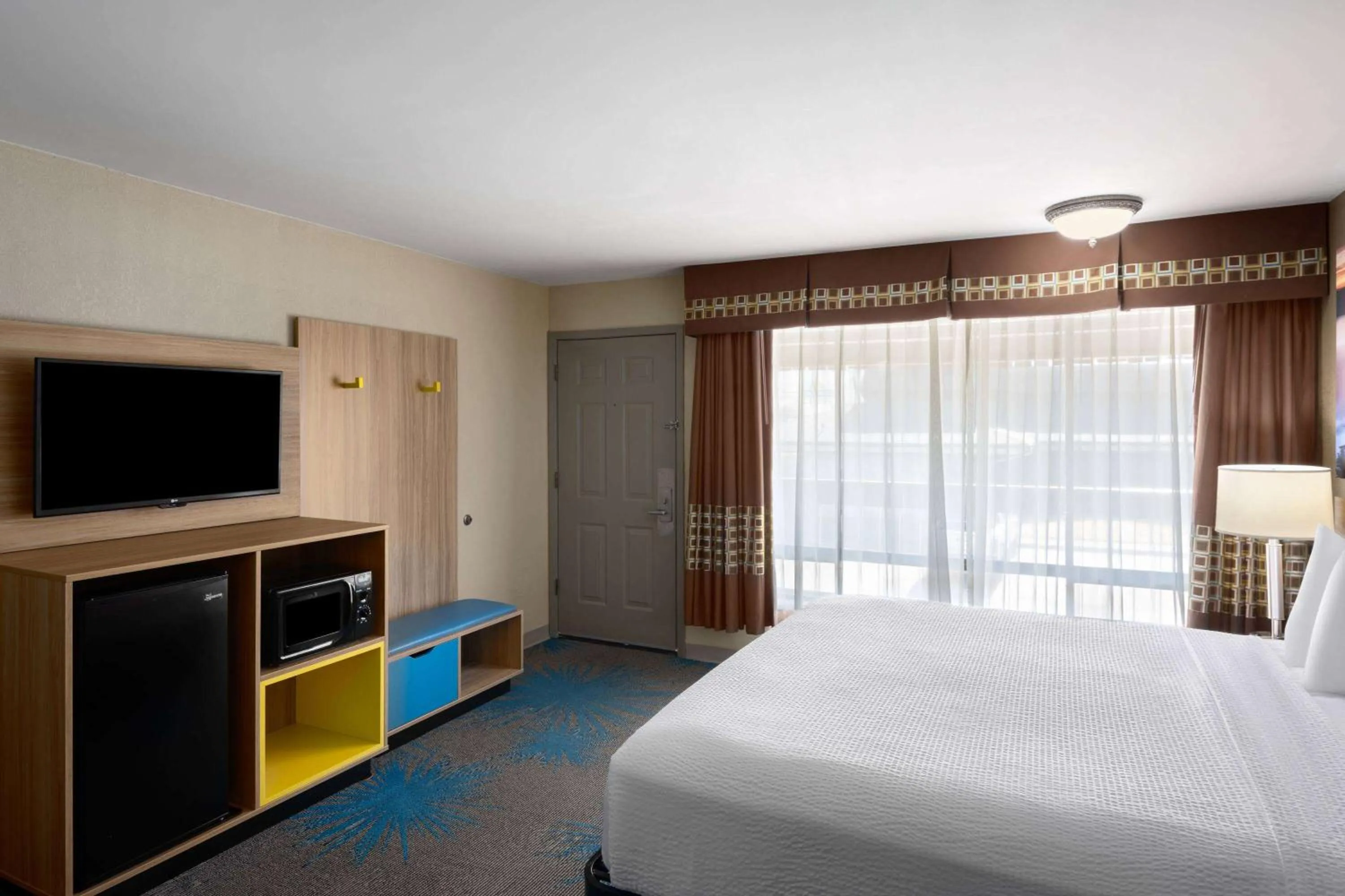 Photo of the whole room, Bed in Days Inn by Wyndham Klamath Falls