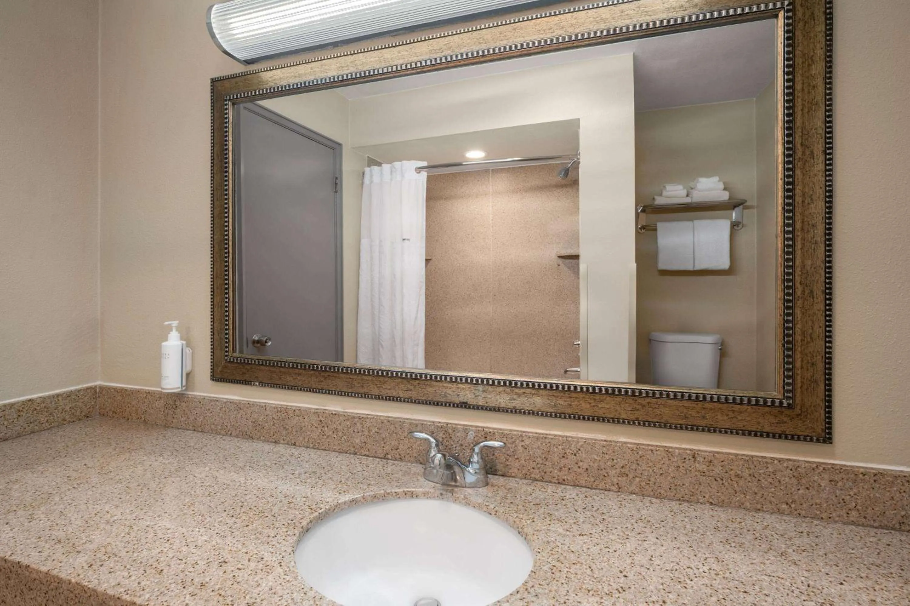 Bathroom in Days Inn by Wyndham Klamath Falls