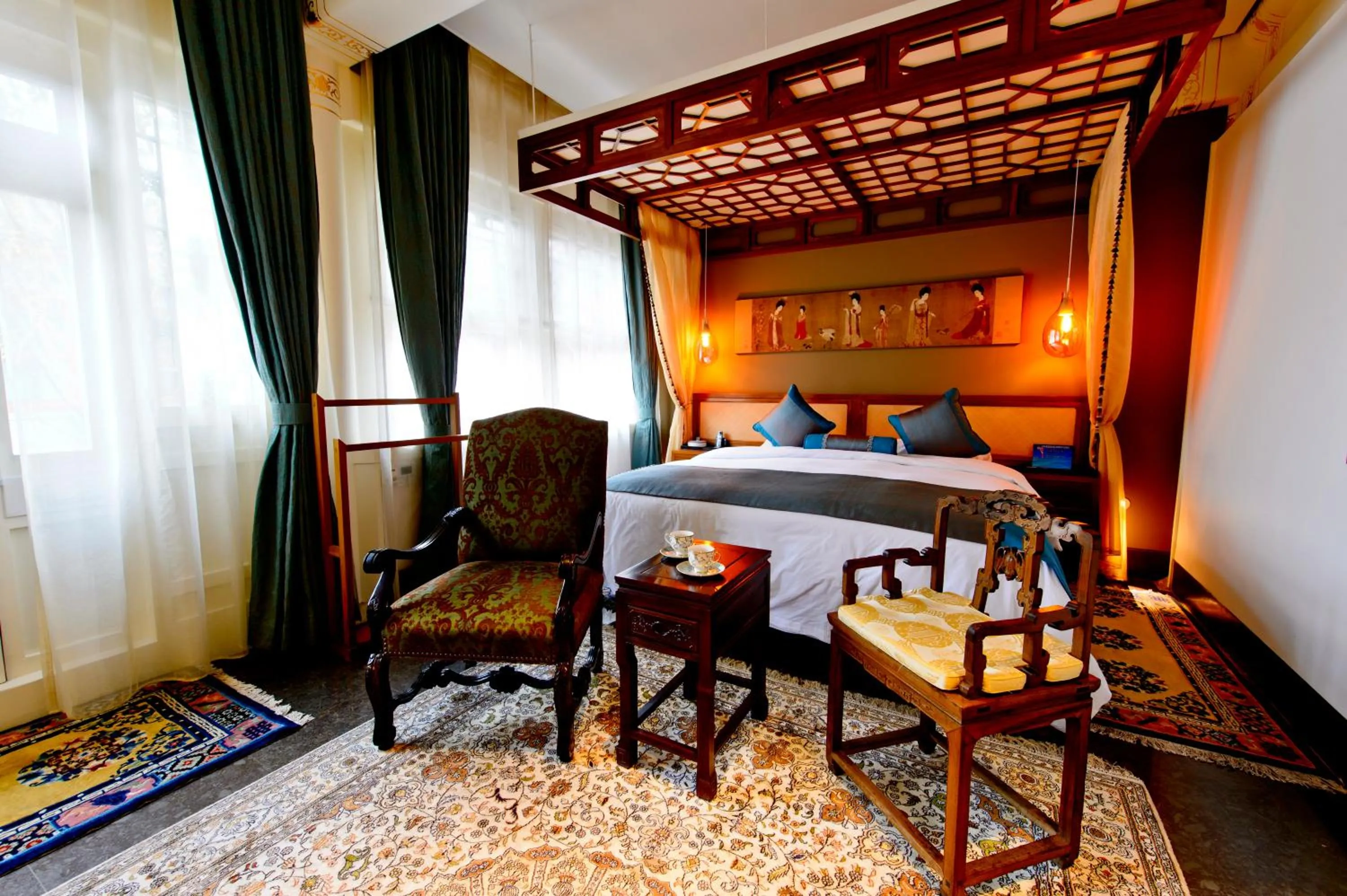 Bedroom, Bed in Cours Et Pavillons