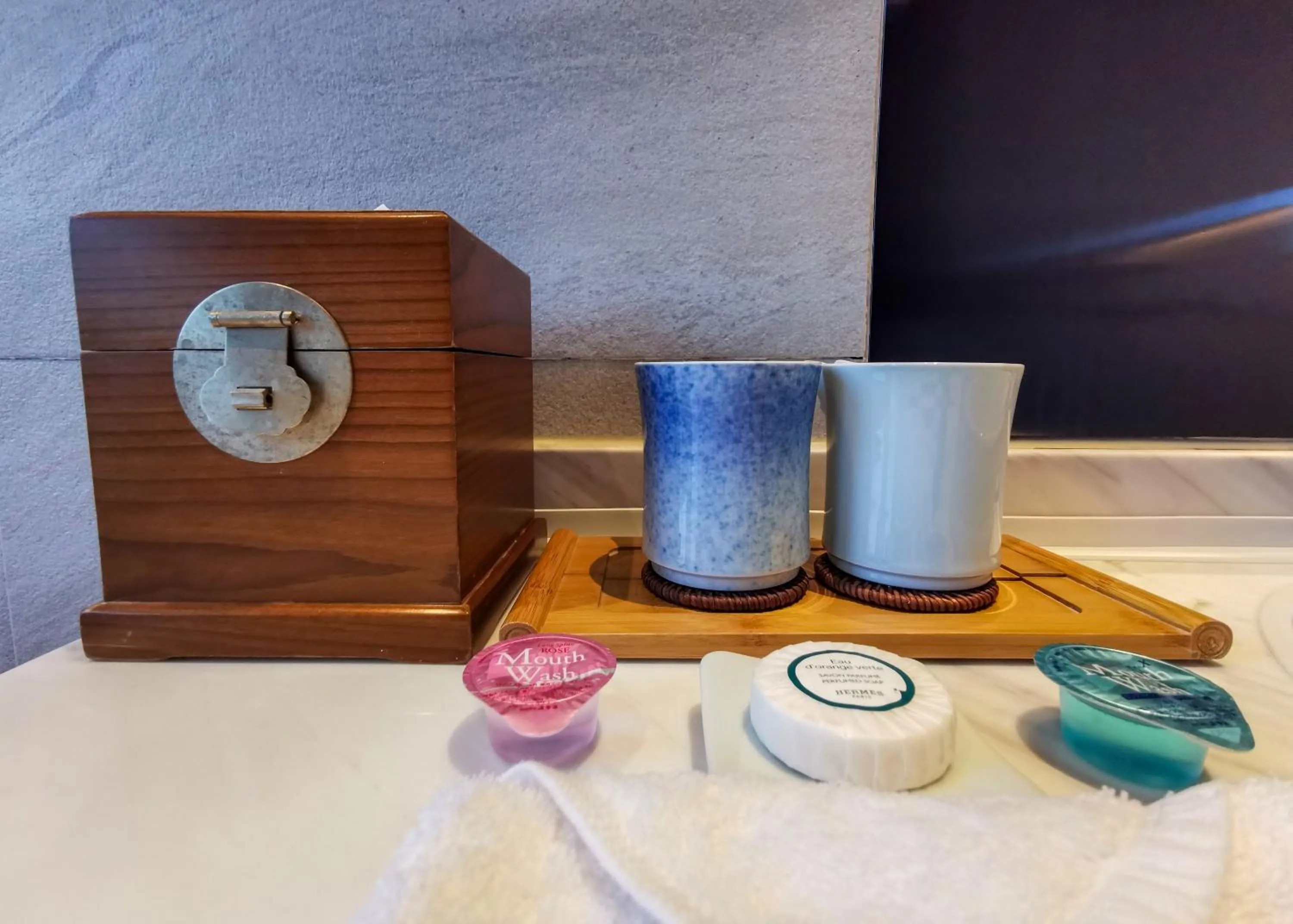 Bathroom in Cours Et Pavillons