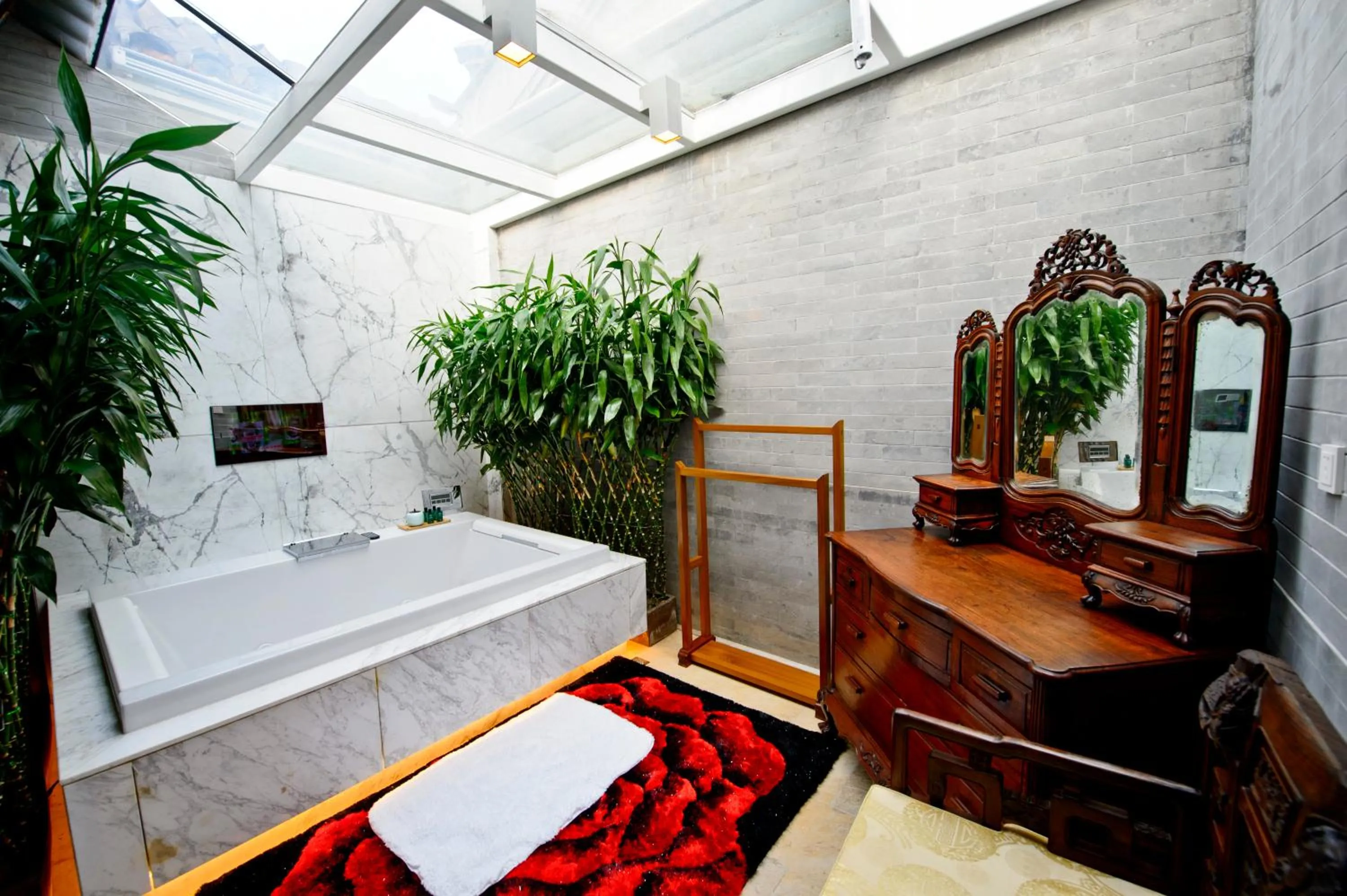 Bathroom in Cours Et Pavillons