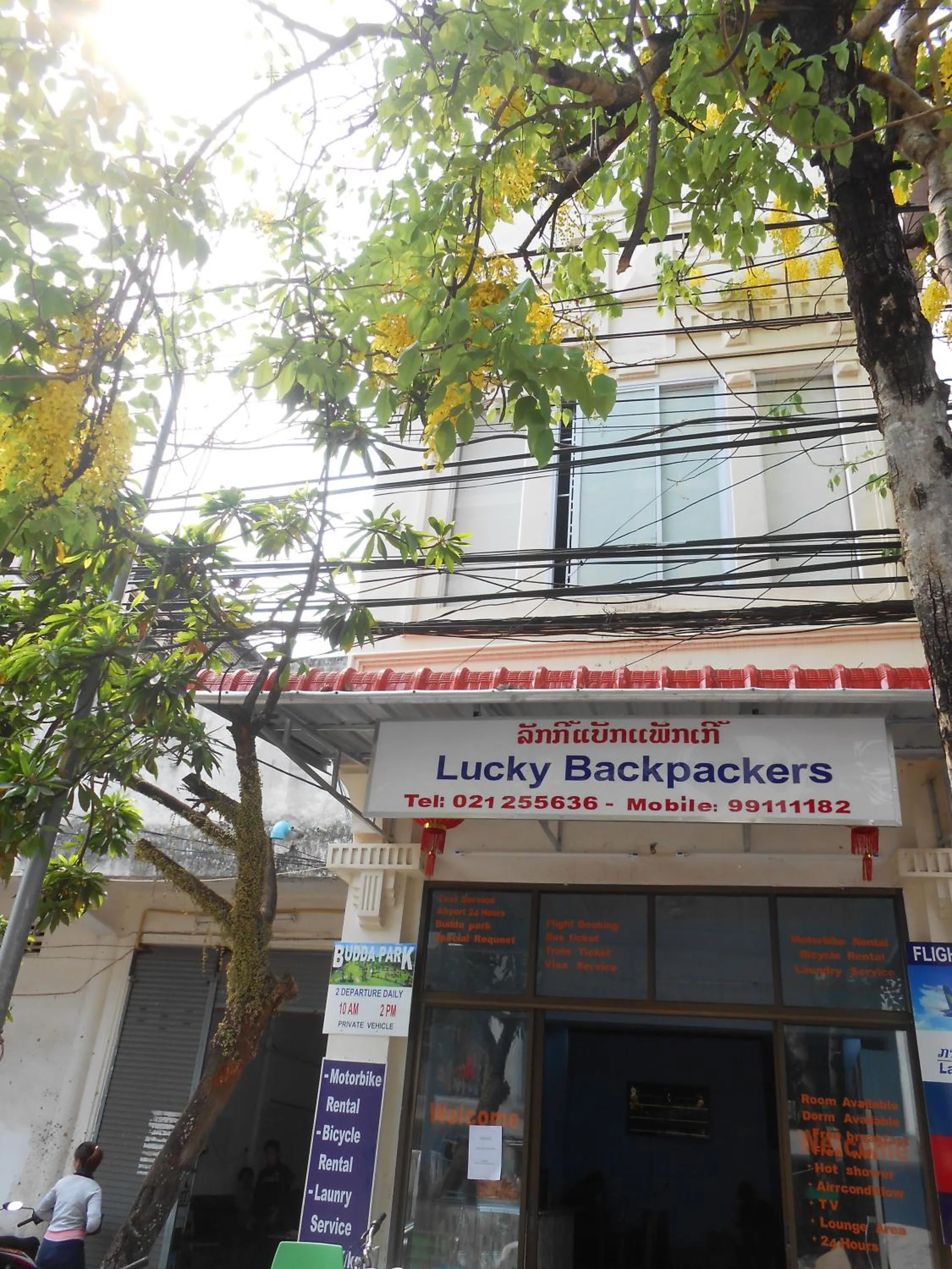 Facade/entrance in Lucky Backpacker Hostel
