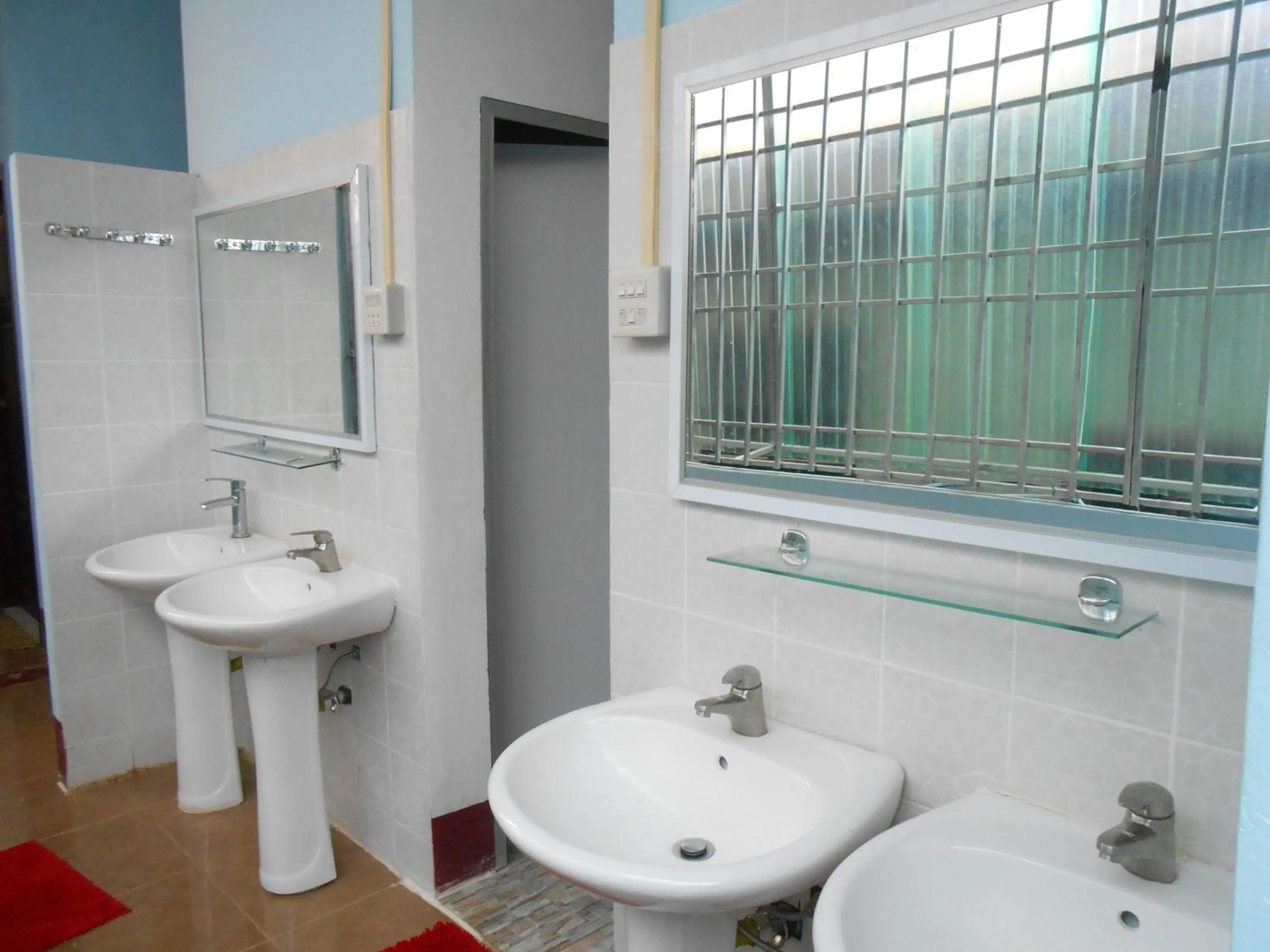 Bathroom in Lucky Backpacker Hostel