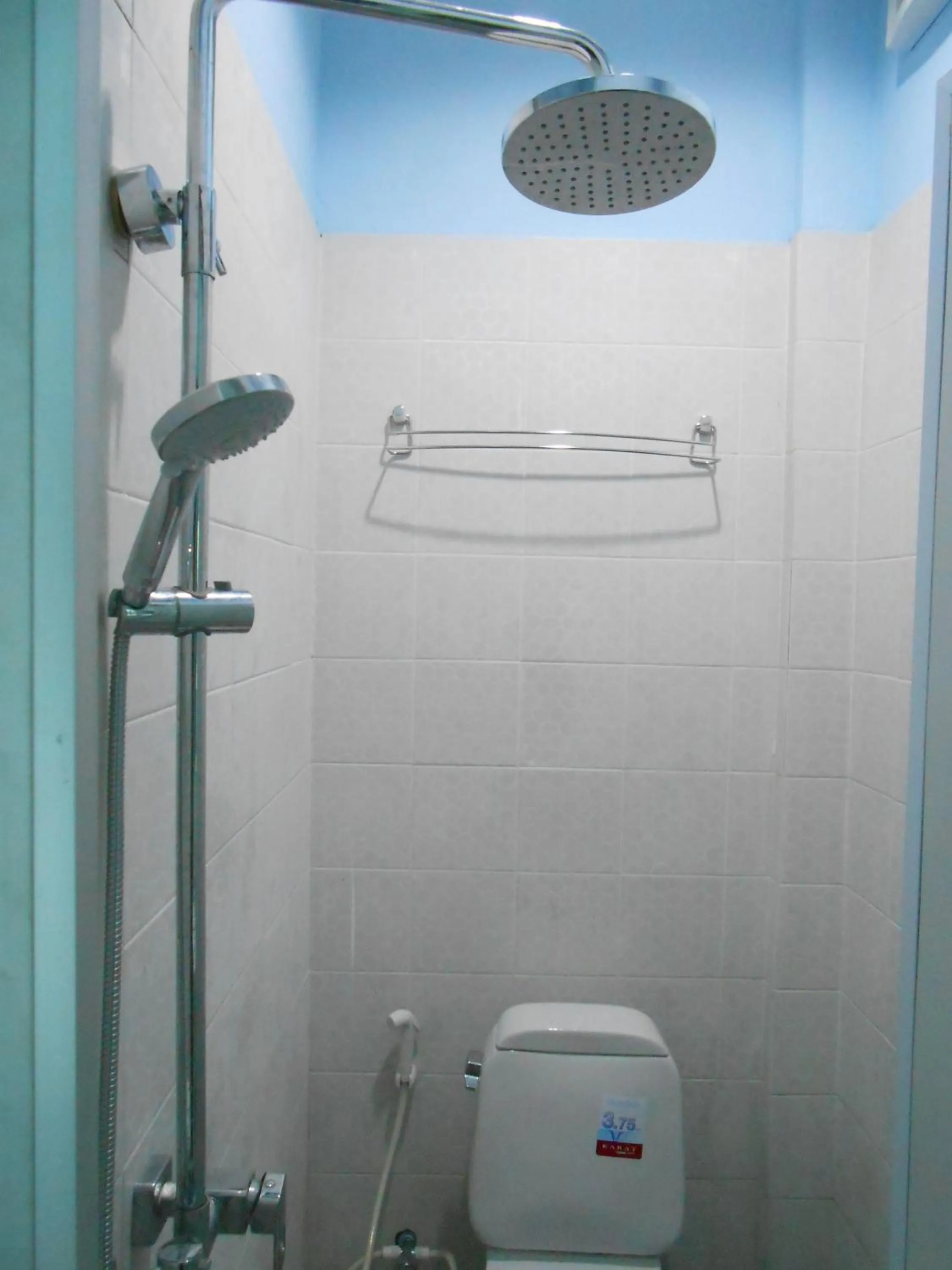 Bathroom in Lucky Backpacker Hostel