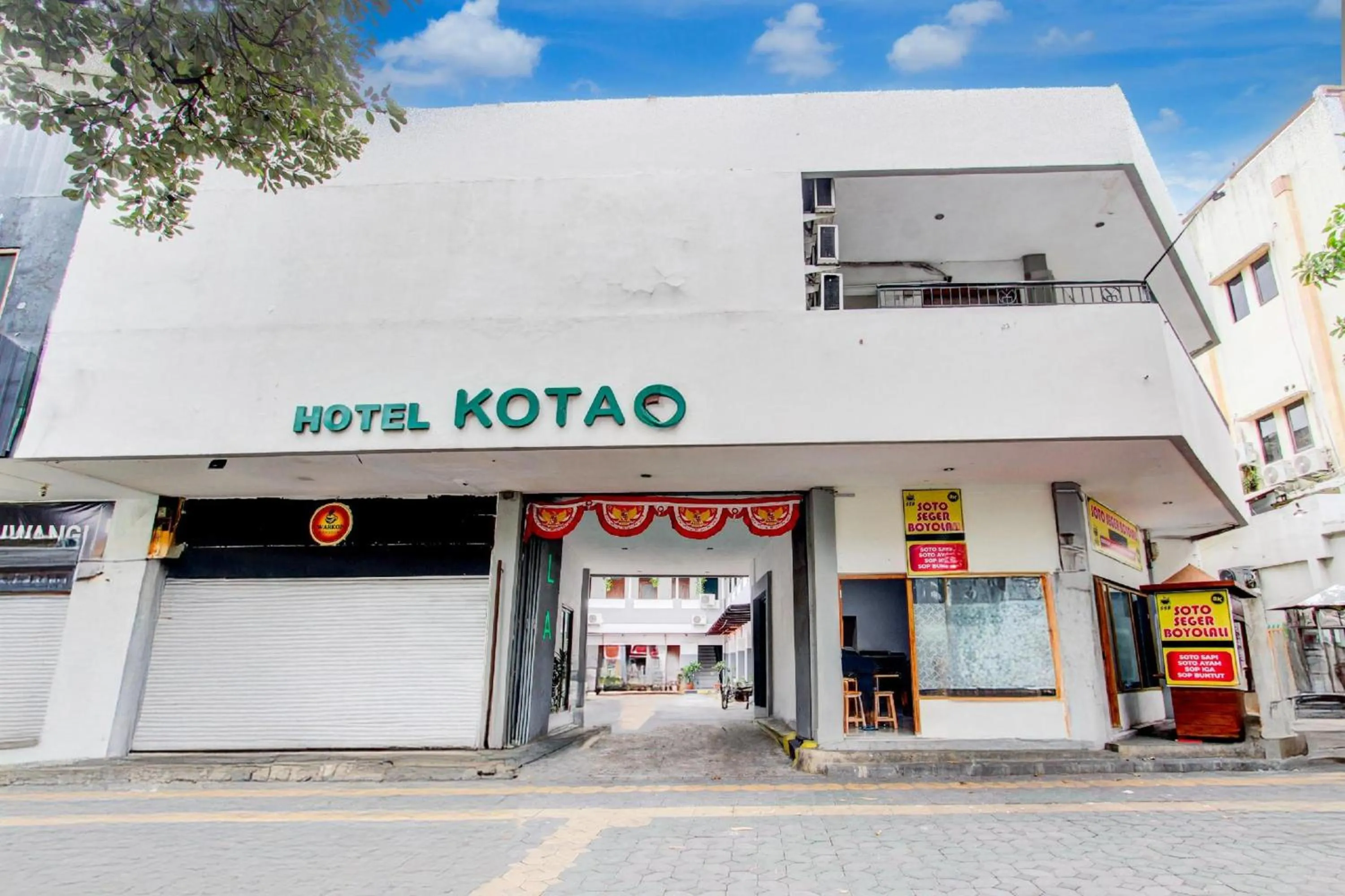 Property building in Collection O Jalan Slamet Riyadi Near Kampung Batik Kauman Formerly Hotel Grand Kota