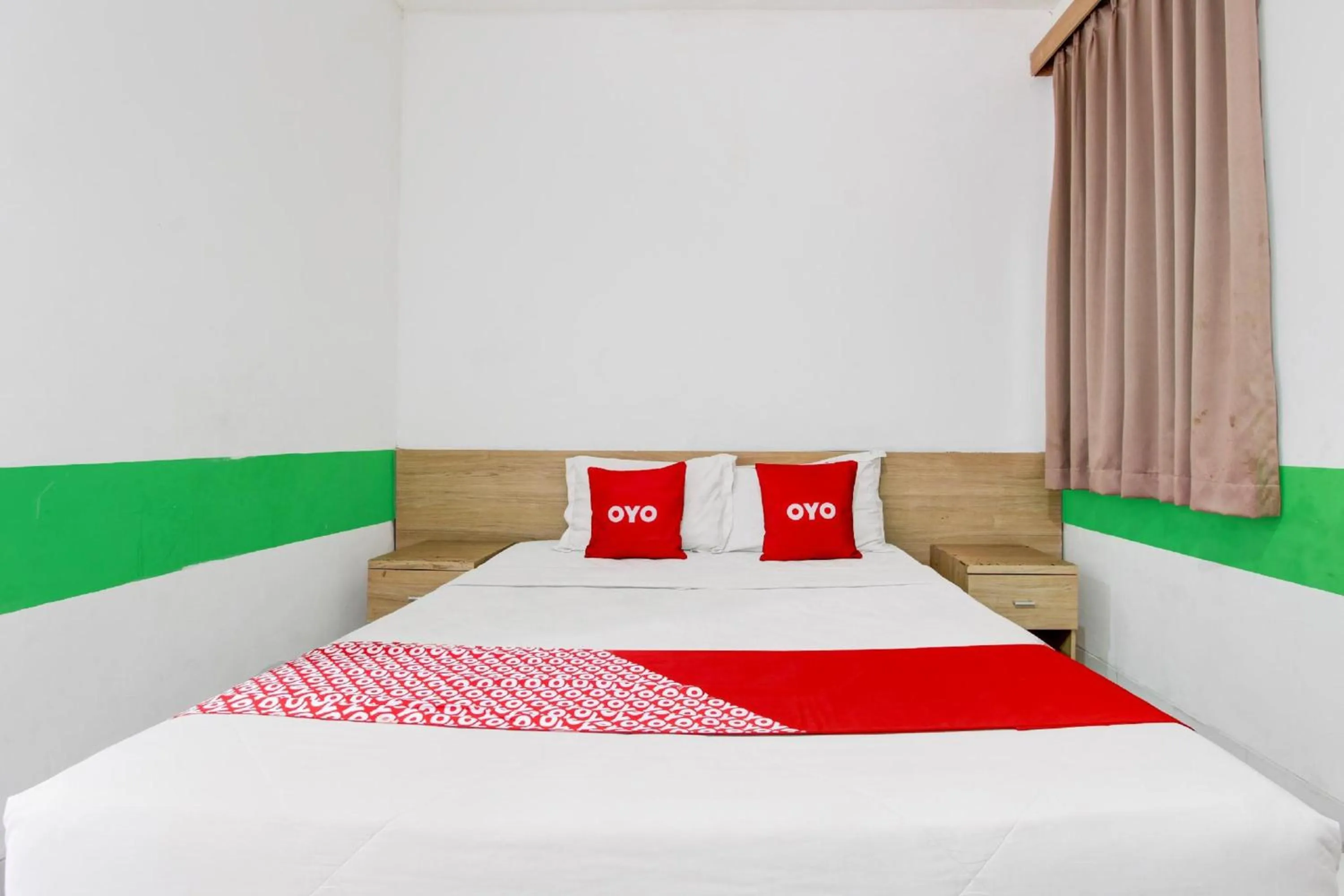 Bedroom, Bed in Collection O Jalan Slamet Riyadi Near Kampung Batik Kauman Formerly Hotel Grand Kota