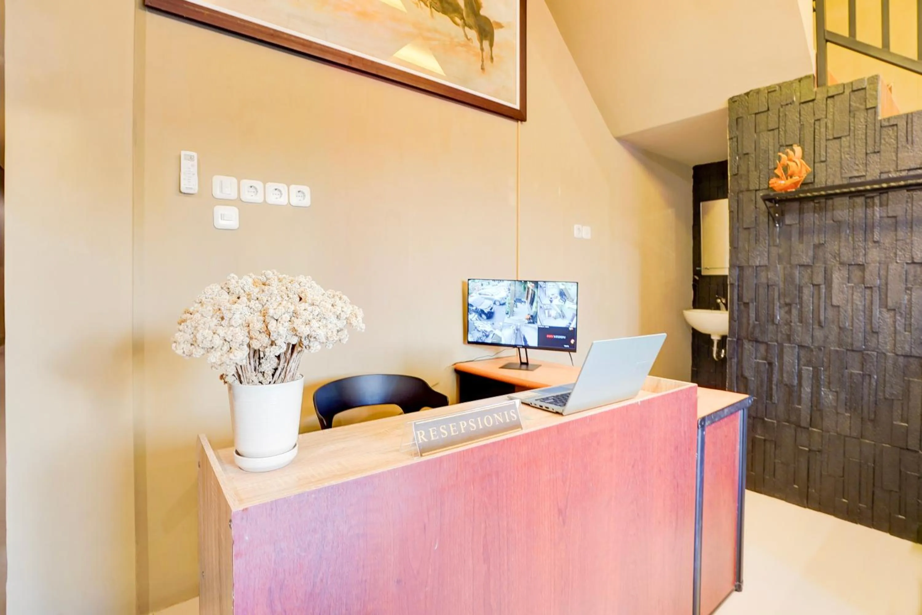 Lobby or reception in Collection O Padang City Center Near Transmart Padang Formerly De Orchids