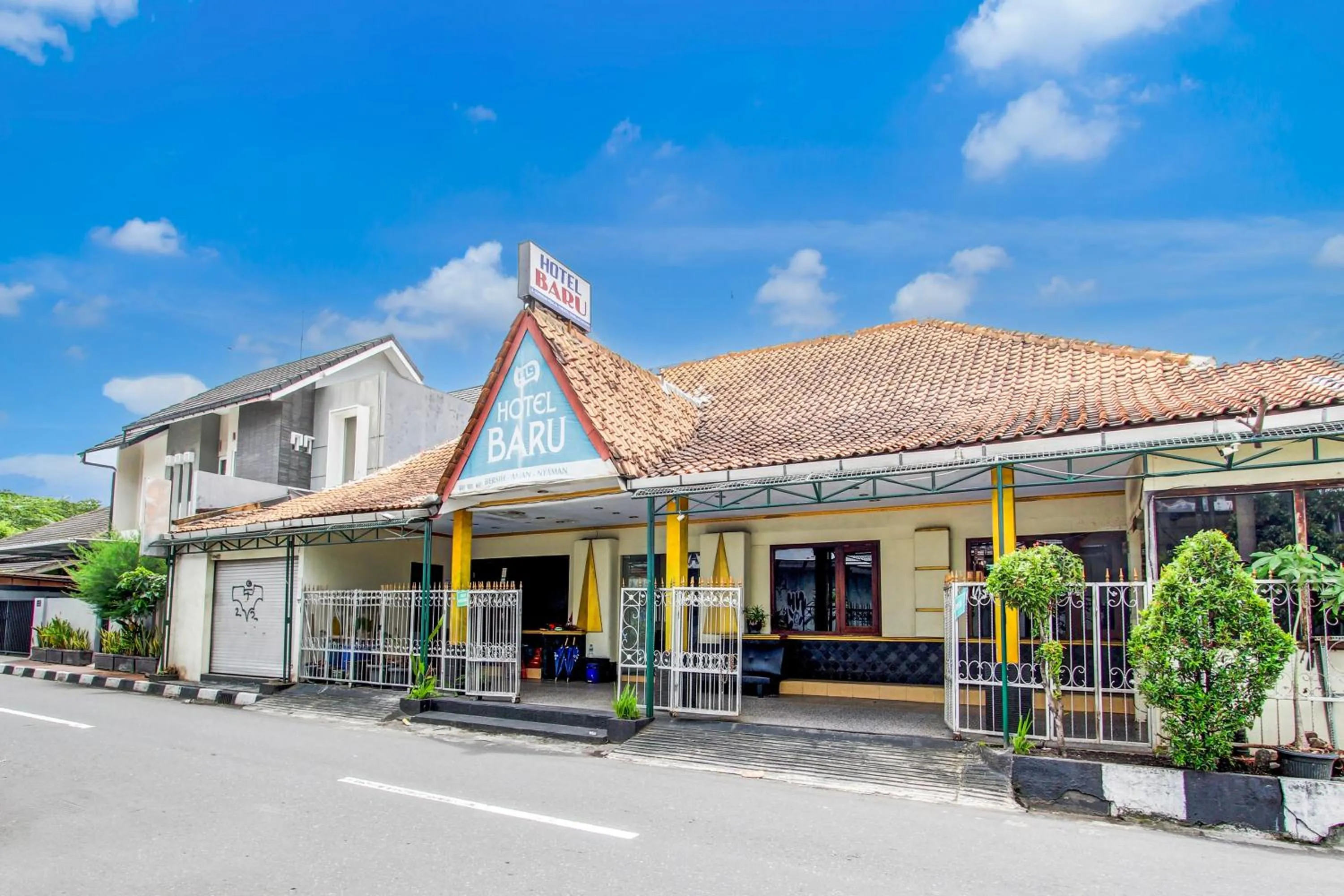 Facade/entrance in Hotel O Jalan Malioboro Near Stasiun Tugu Yogyakarta Formerly Hotel Baru