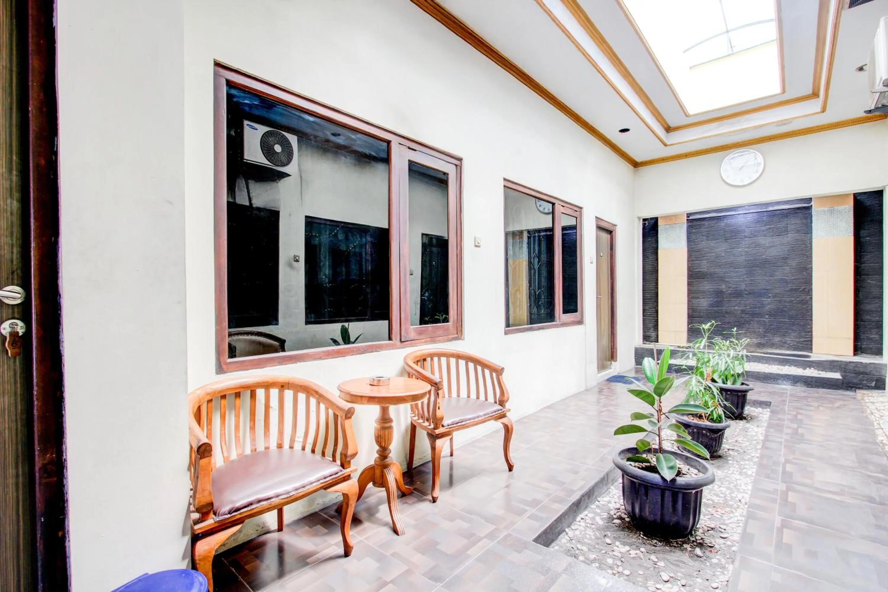 Lobby or reception in Hotel O Jalan Malioboro Near Stasiun Tugu Yogyakarta Formerly Hotel Baru