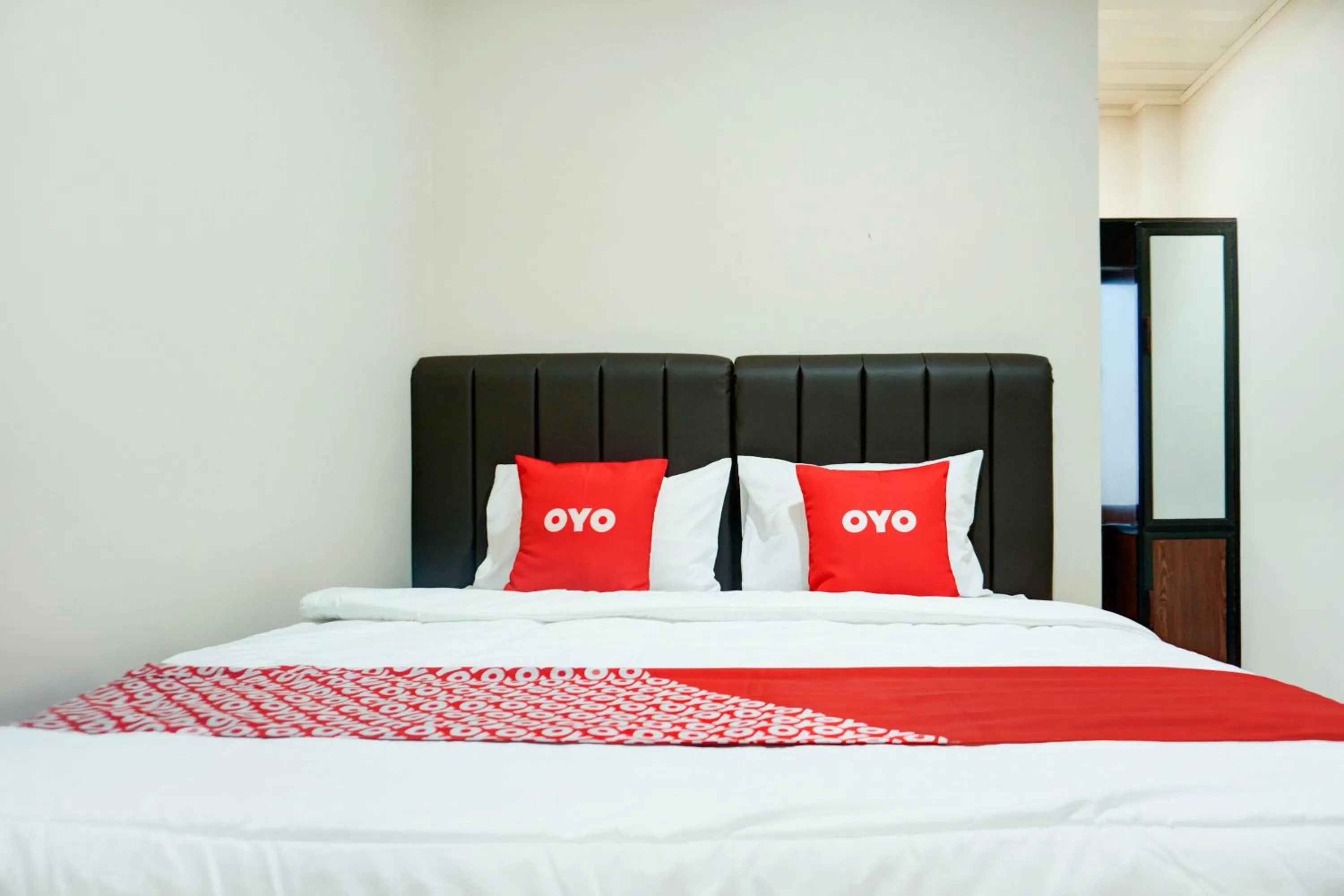 Bedroom, Bed in Hotel O Kedaton Near Rumah Sakit Advent Bandar Lampung Formerly Hotel Plain C Lake