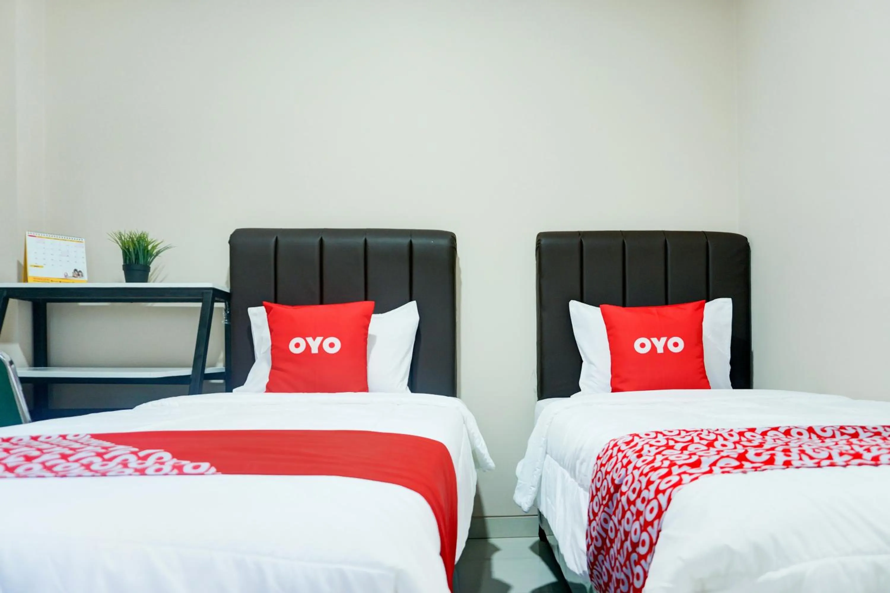 Bedroom, Bed in Hotel O Kedaton Near Rumah Sakit Advent Bandar Lampung Formerly Hotel Plain C Lake