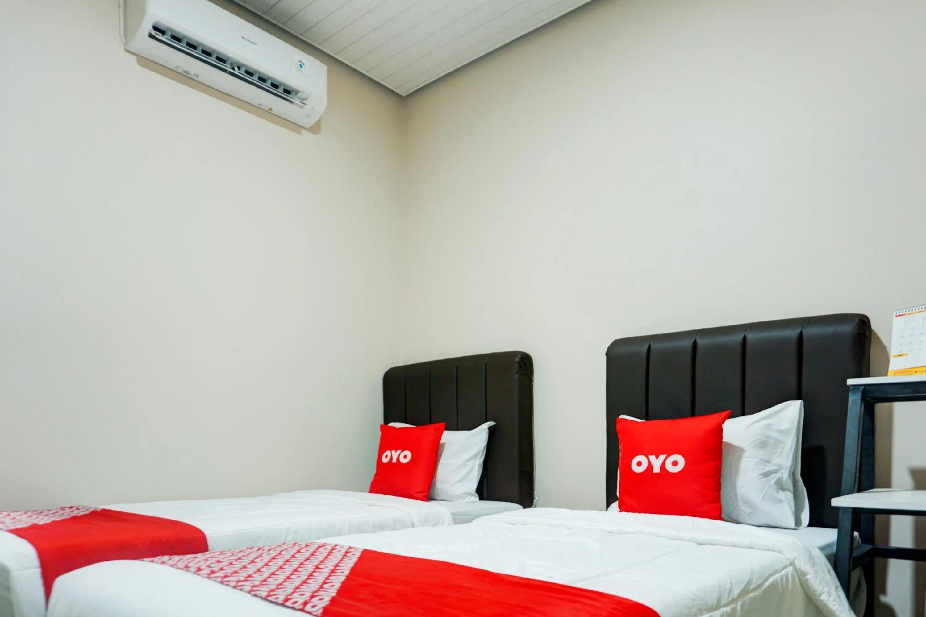 Bedroom, Bed in Hotel O Kedaton Near Rumah Sakit Advent Bandar Lampung Formerly Hotel Plain C Lake