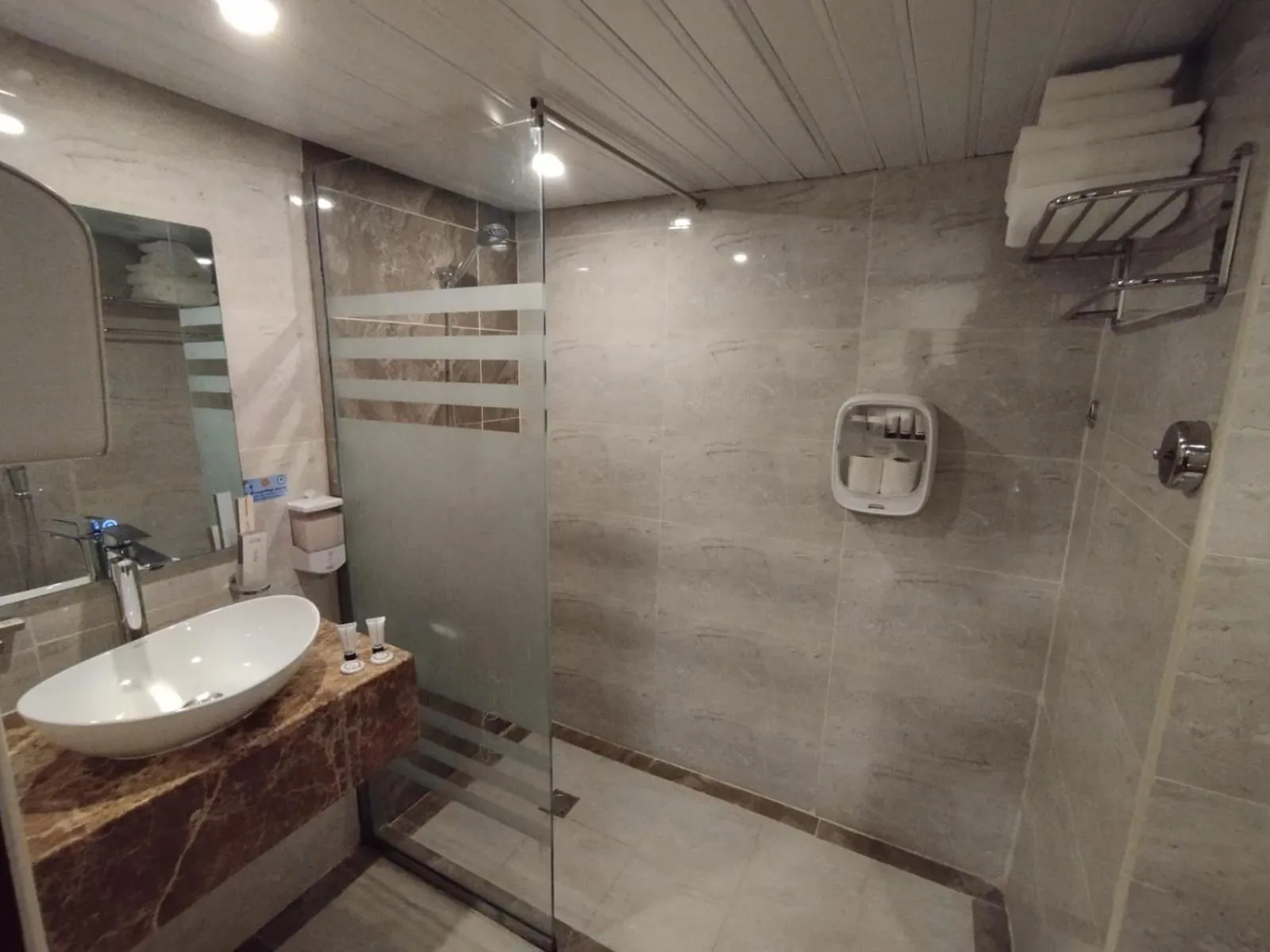 Bathroom in Al Iqbal Hotel