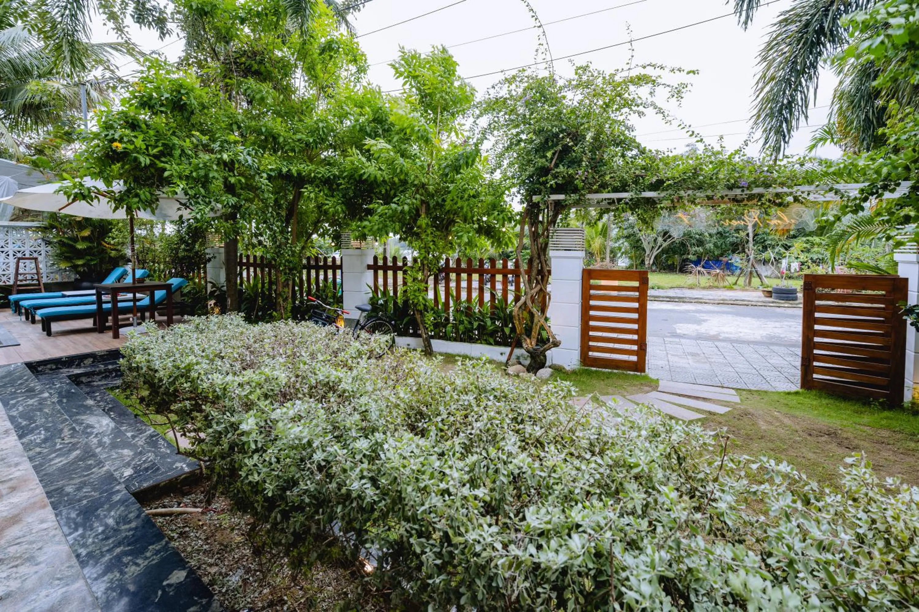 Spring in Palm Riverside Boutique